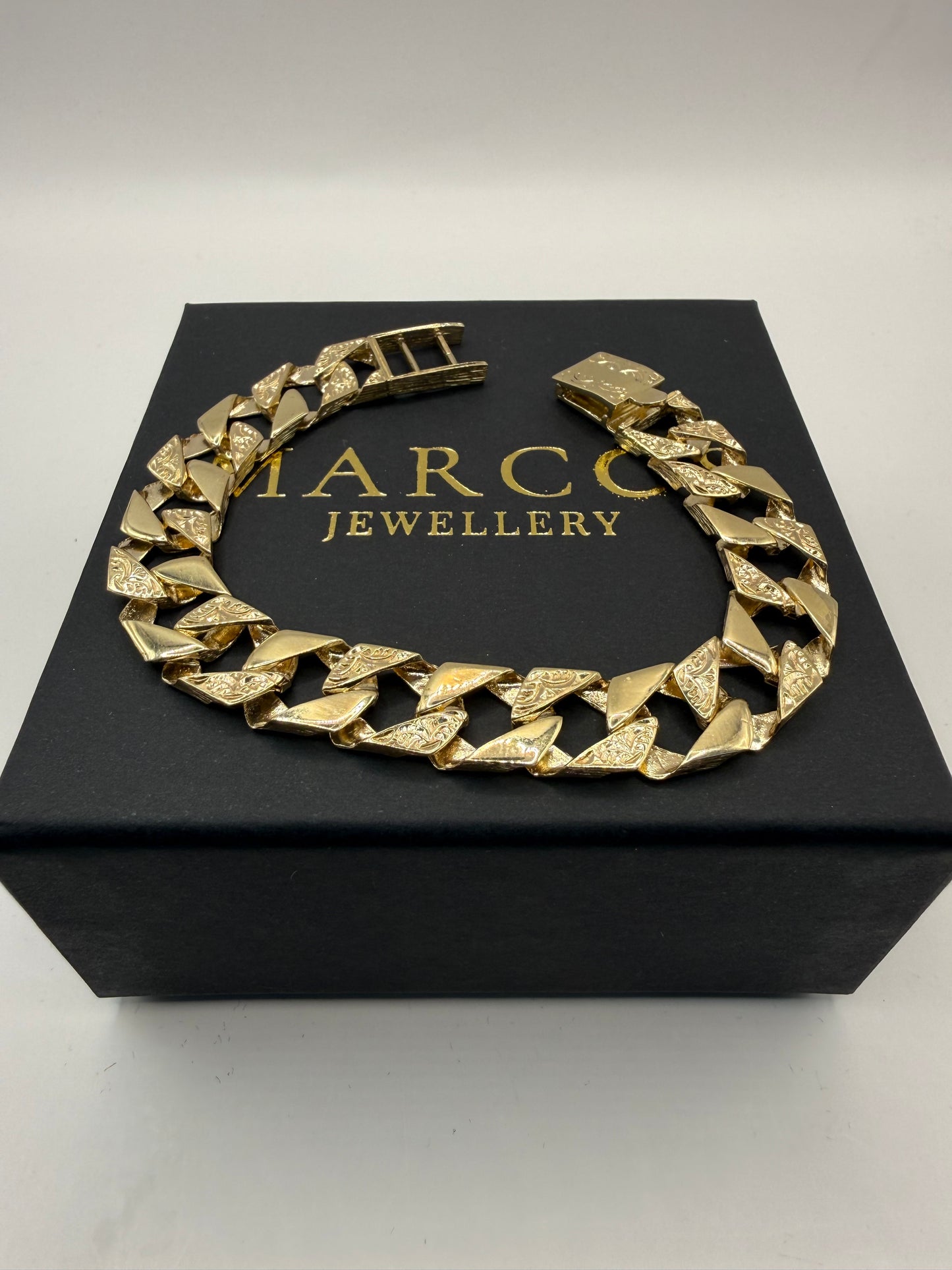 9ct Gold Chaps Bracelet 8.5" 12.5mm 28.97g