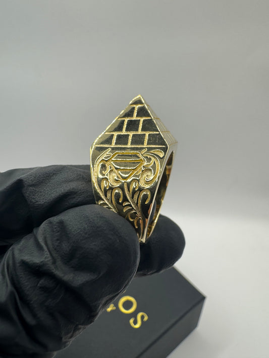 9ct Gold Pyramid Ring Size W-X 23.57g