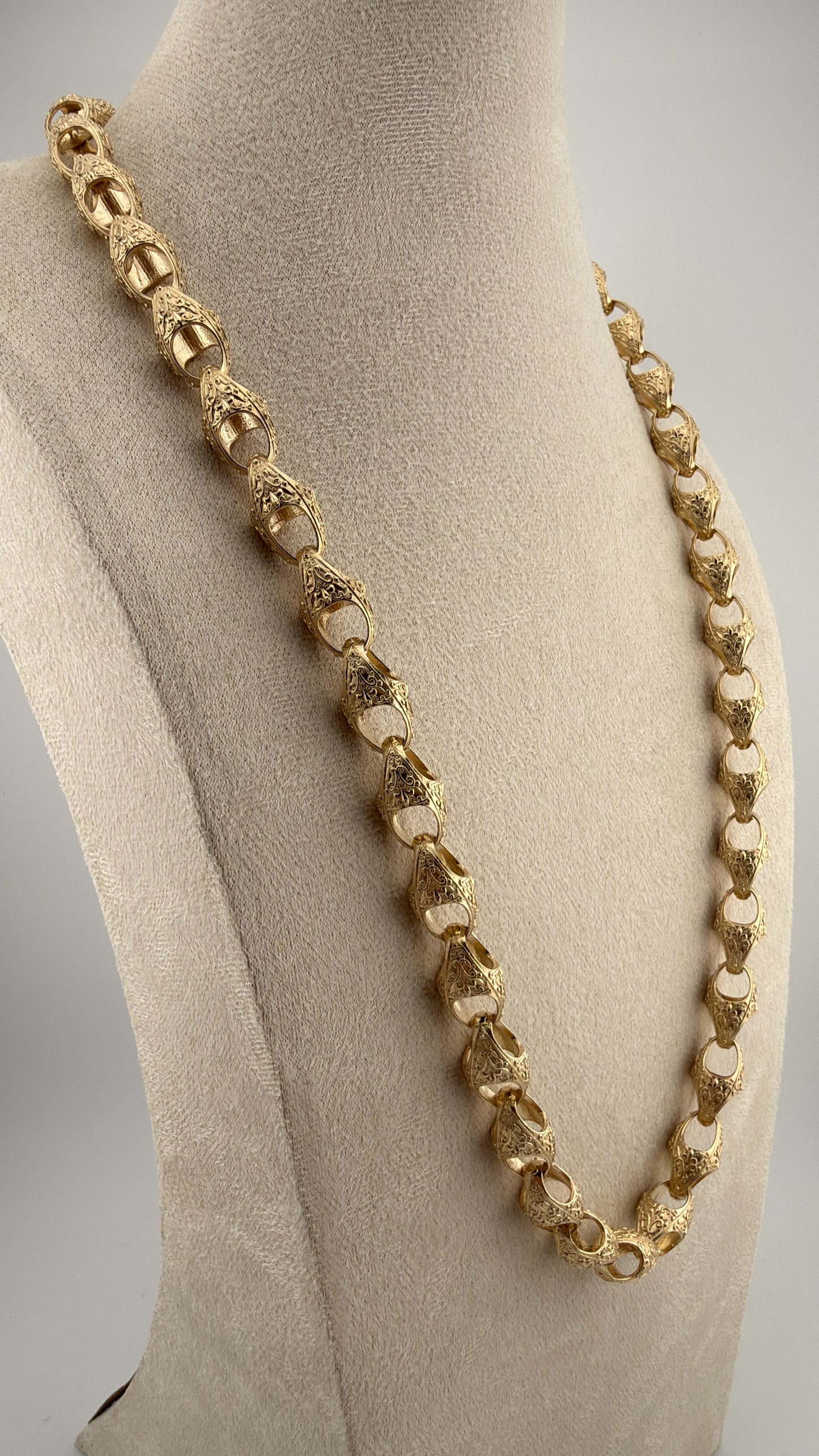 9ct Gold Acorn Chain 25.5" 11mm 87.85g