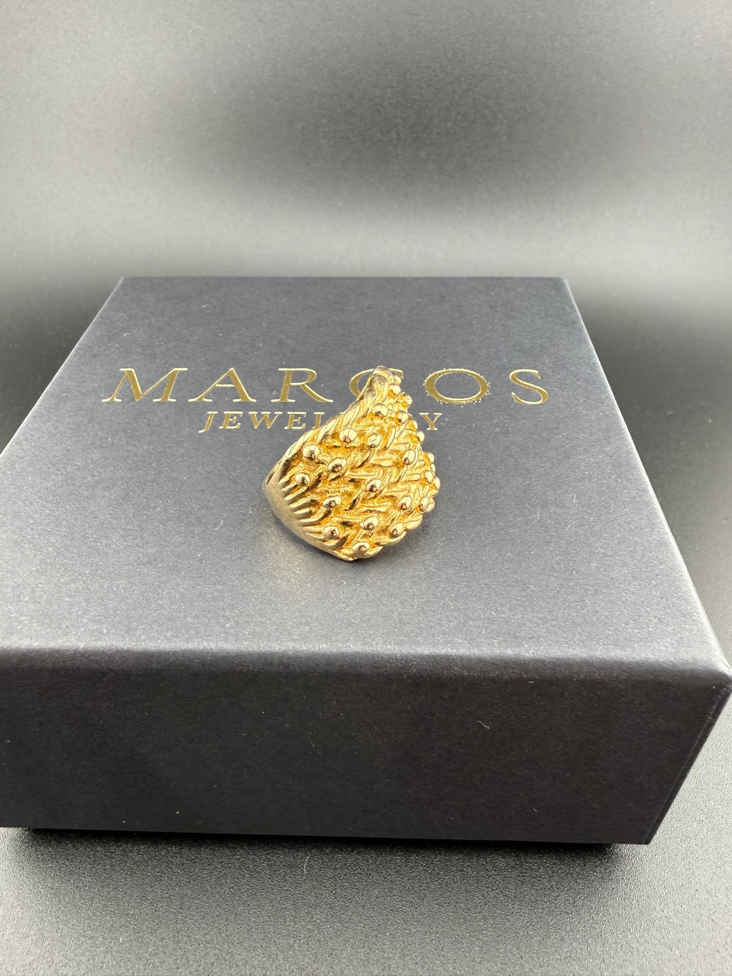 9ct Gold Keeper Ring Size S-T 9.66g