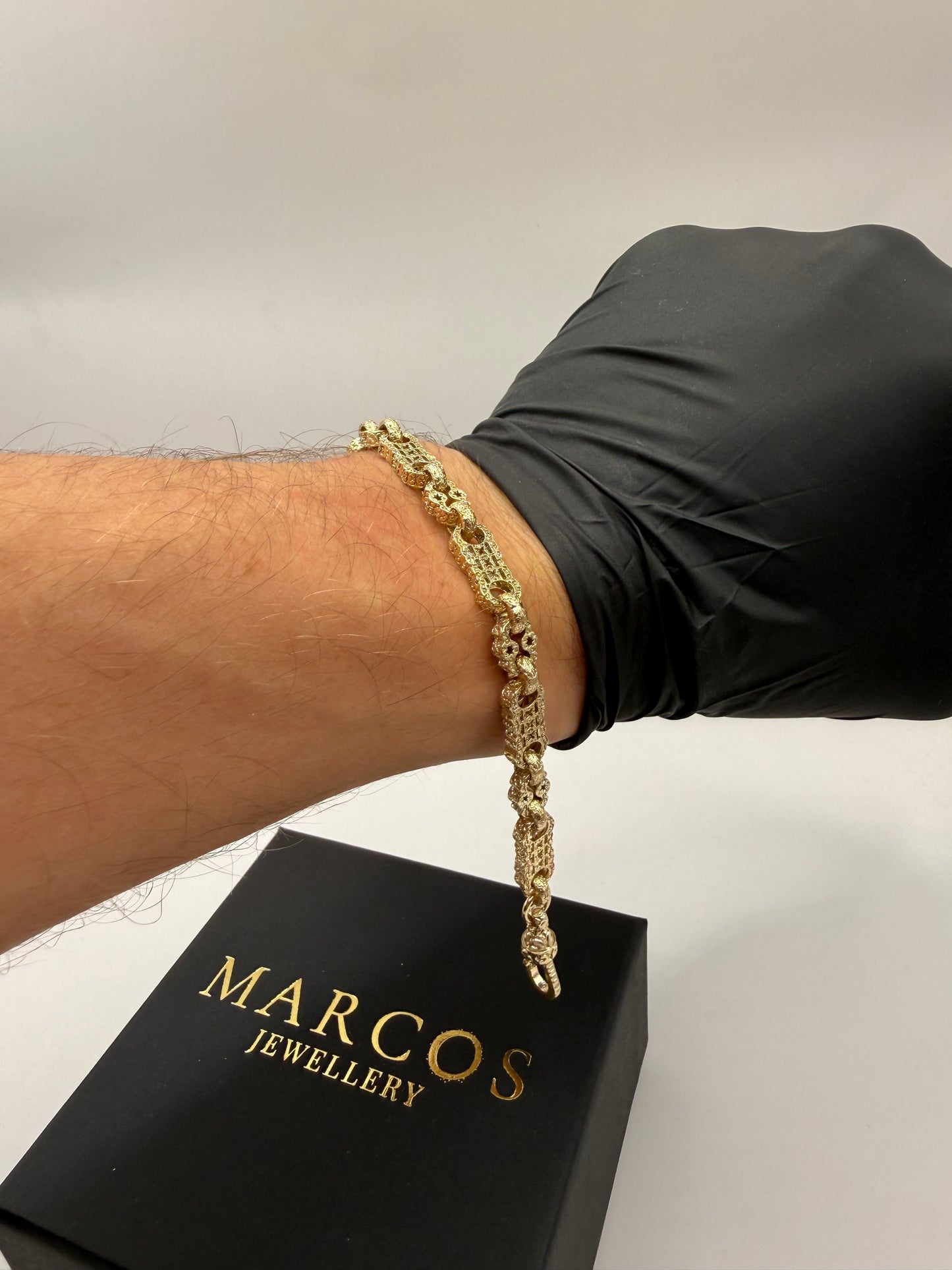 9ct Gold Stars & Bars Bracelet 9" 7mm 23.38g