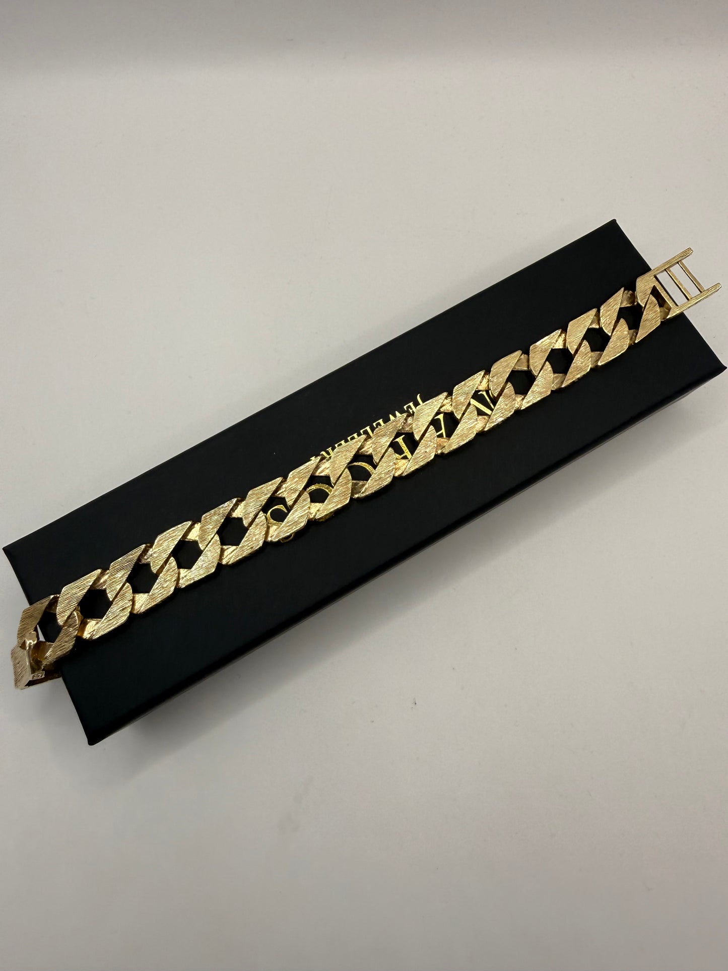 9ct gold chaps bracelet 9" 12mm 57.9g