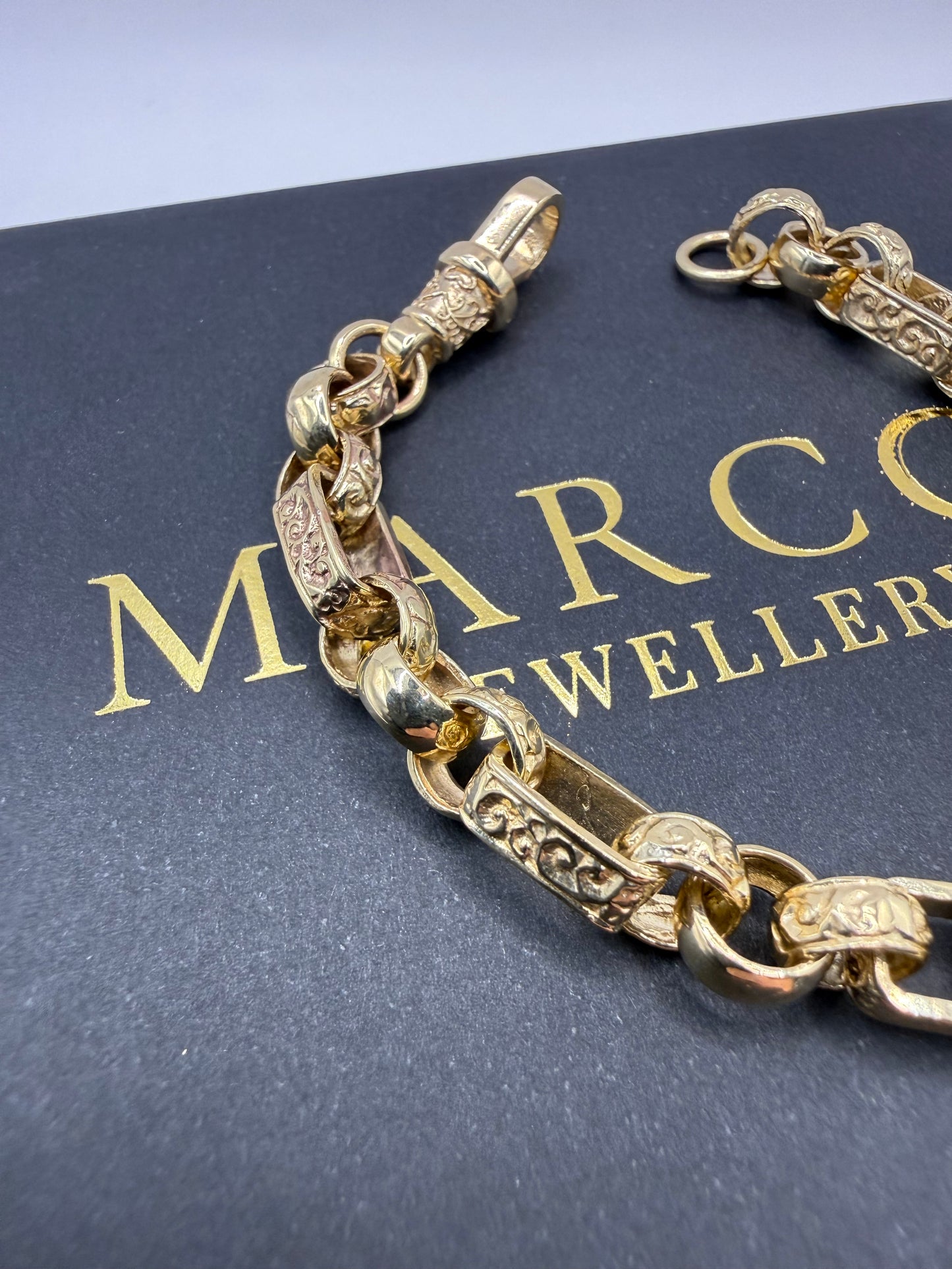 9ct Gold Gypsy Bracelet 6.75" 7.5mm 17.8g