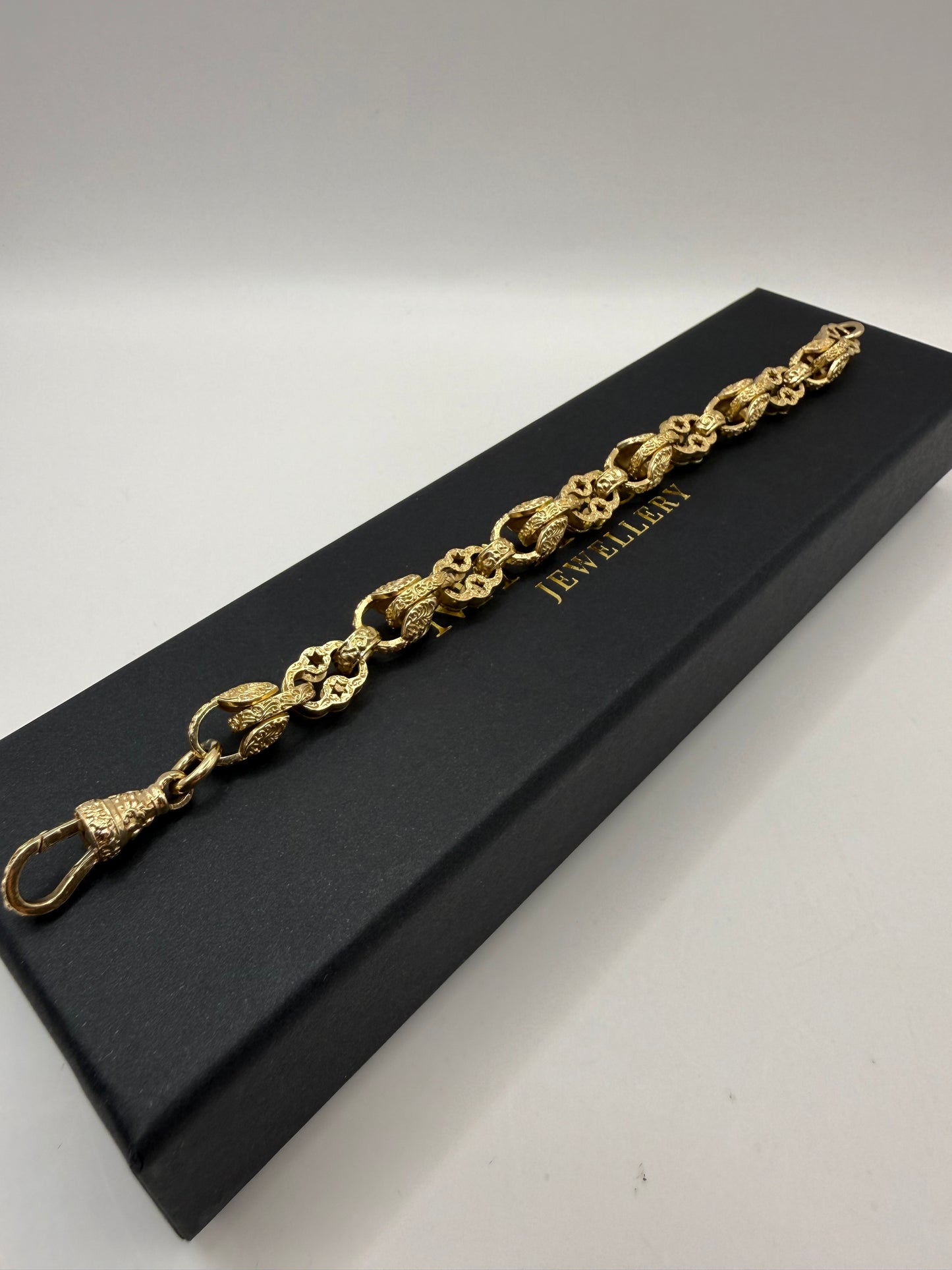 9ct Gold Curb Stars & Tulip Bracelet 8" 9mm 27.5g