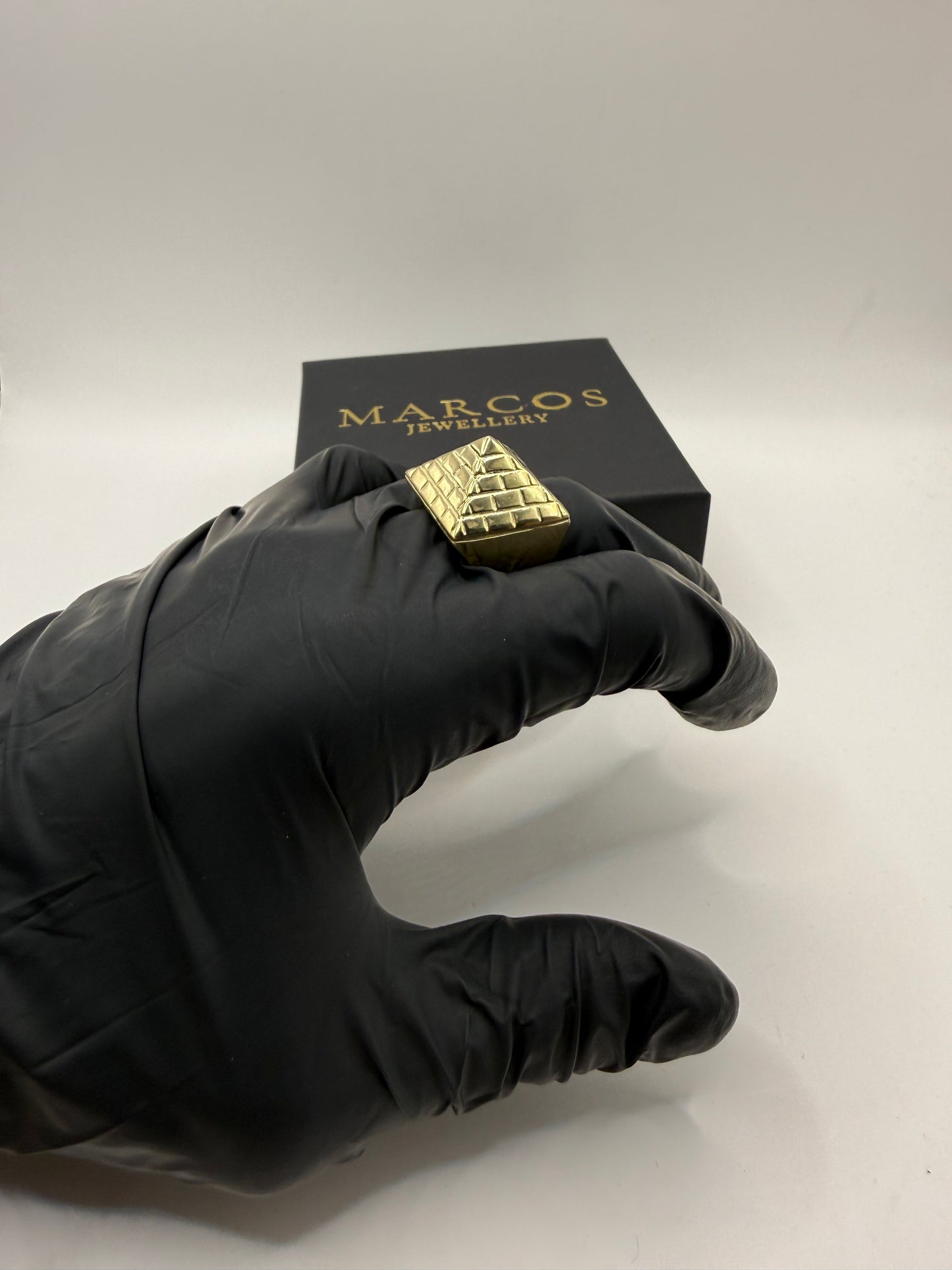 9ct Gold Pyramid Ring Size W 23.93g