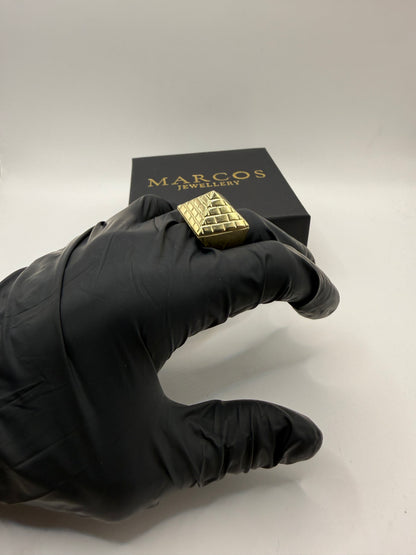 9ct Gold Pyramid Ring Size W 23.93g