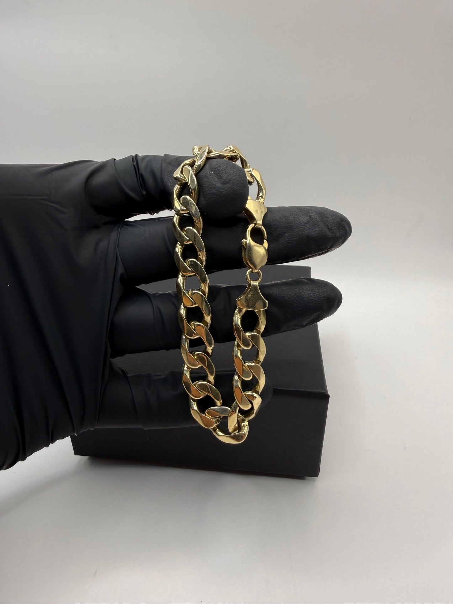 9ct Gold Curb Bracelet 8.1" 11mm 33.53g