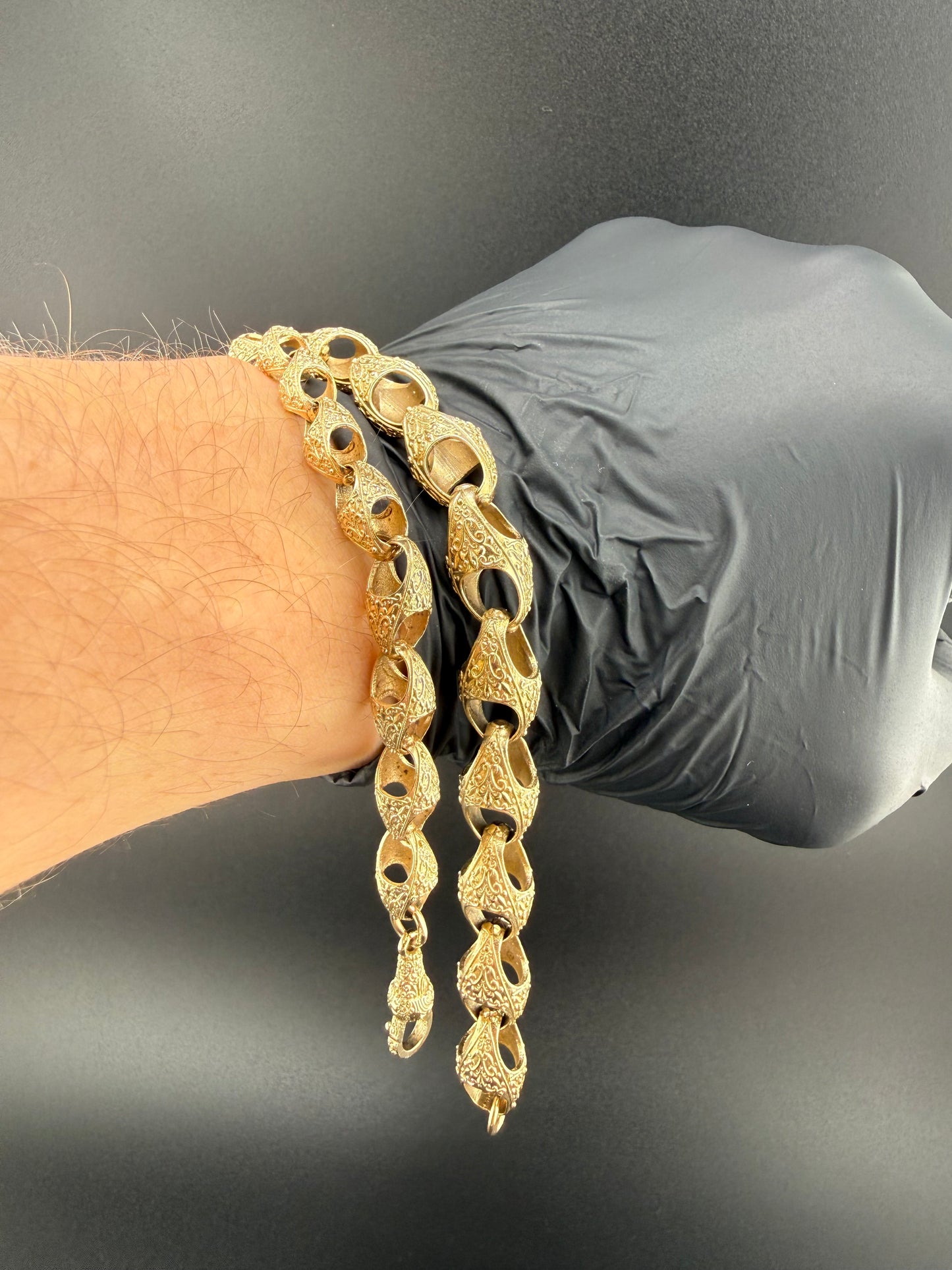 9ct Gold Acorn Bracelet 7" 8mm 12.49g