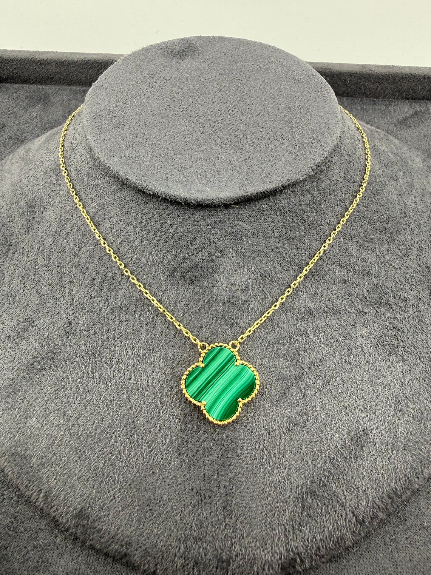 9ct Gold Clover Style Necklace 19.5" Green