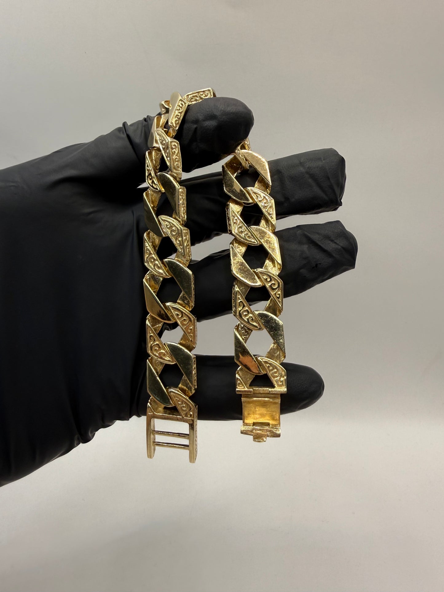 9ct gold chaps bracelet 9" 12mm 57.9g