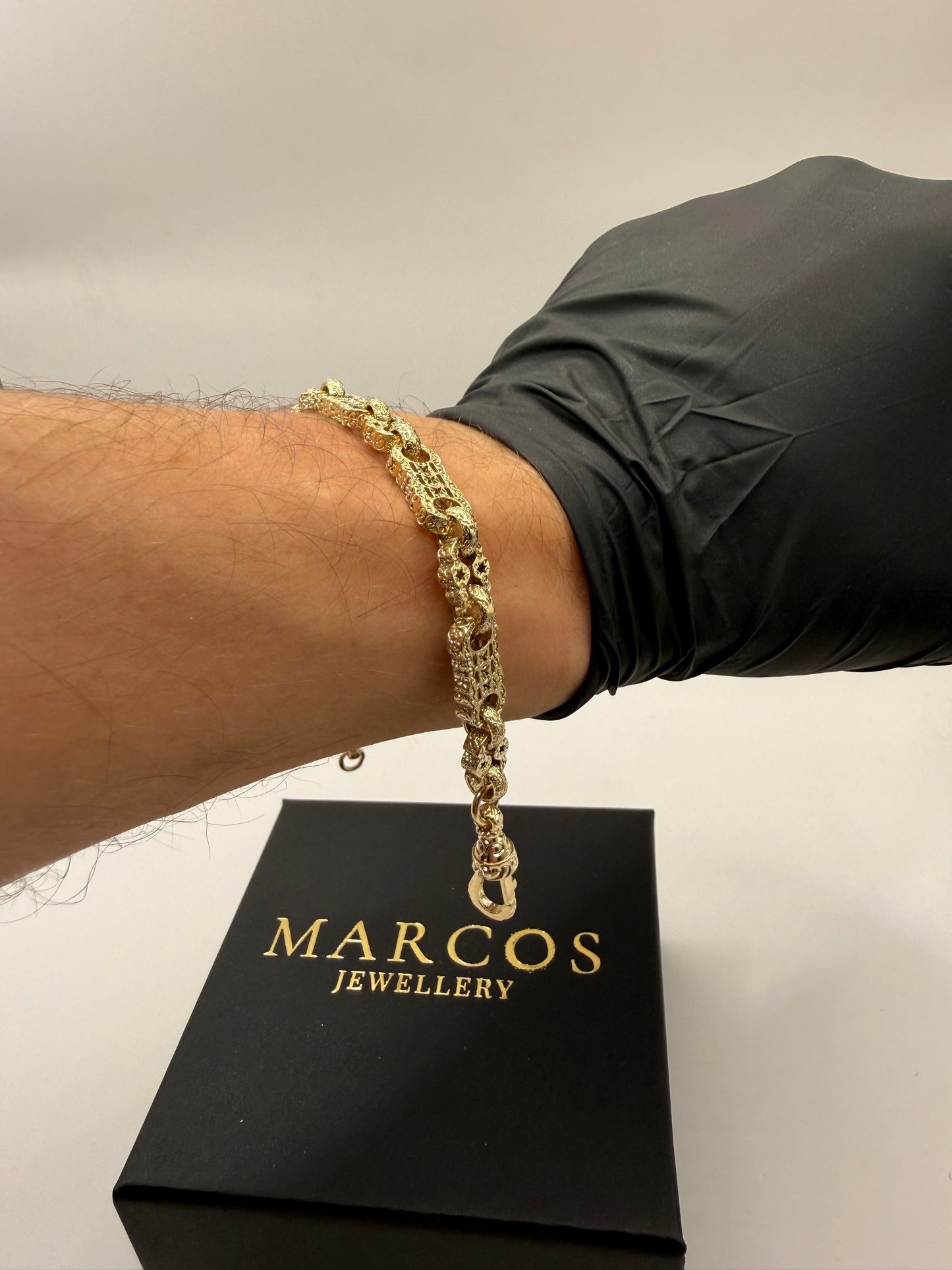 9ct Gold Stars & Bars Bracelet 8.5" 7mm 21.86g