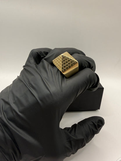 9ct Gold Pyramid Ring Size Z 29.1g