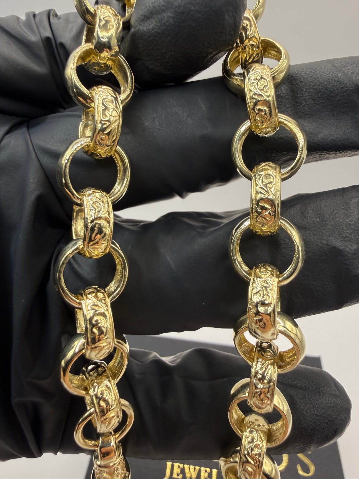 9ct Gold Belcher Bracelet 9.65" 11mm 28.67g