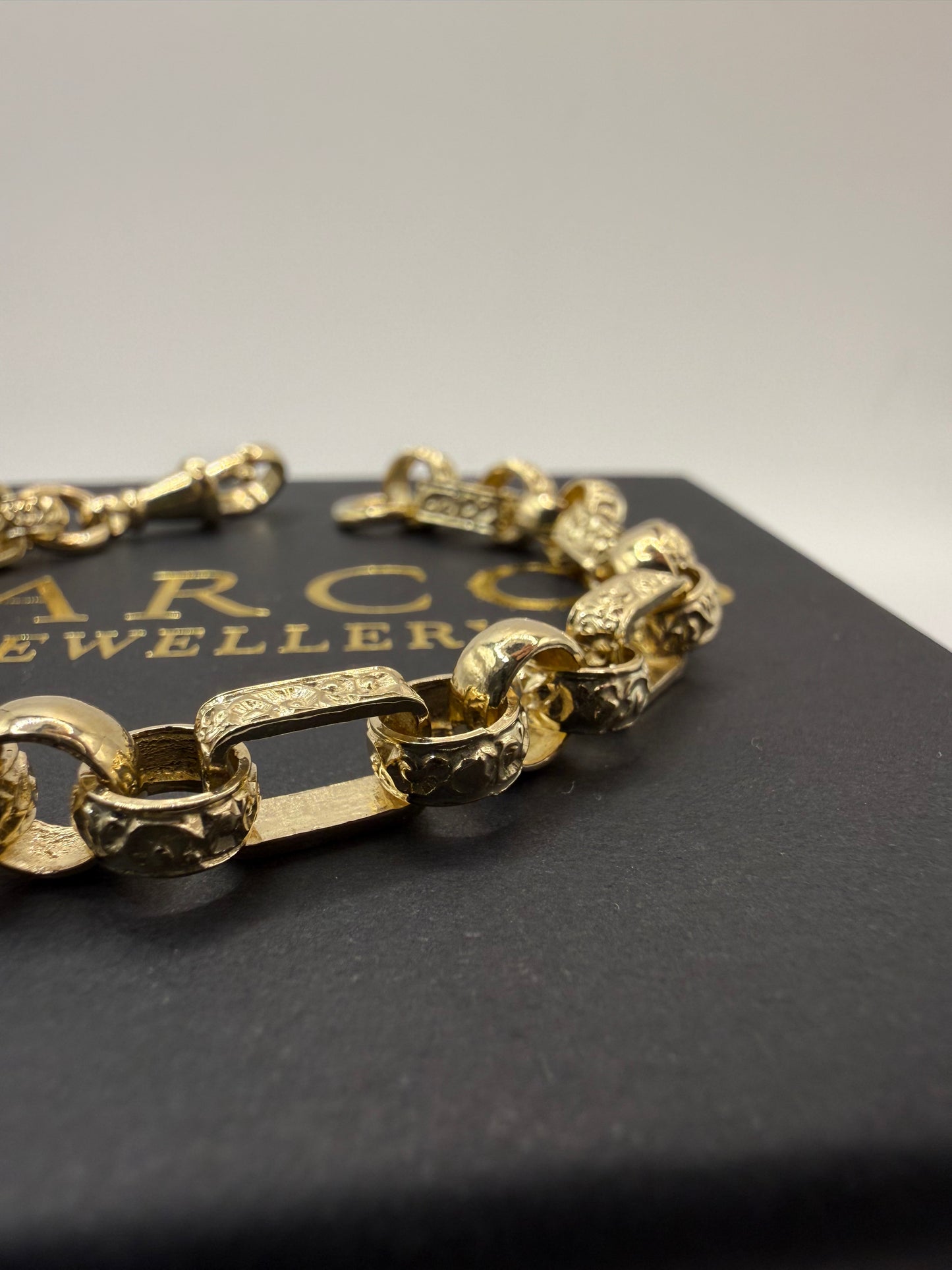 9ct Gold Gypsy Bracelet 7.5" 8mm 19.06g