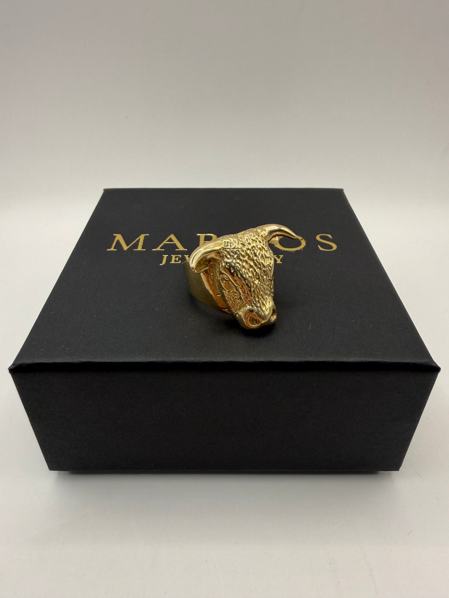 9ct Gold Bull Ring Size U-V 25.88g