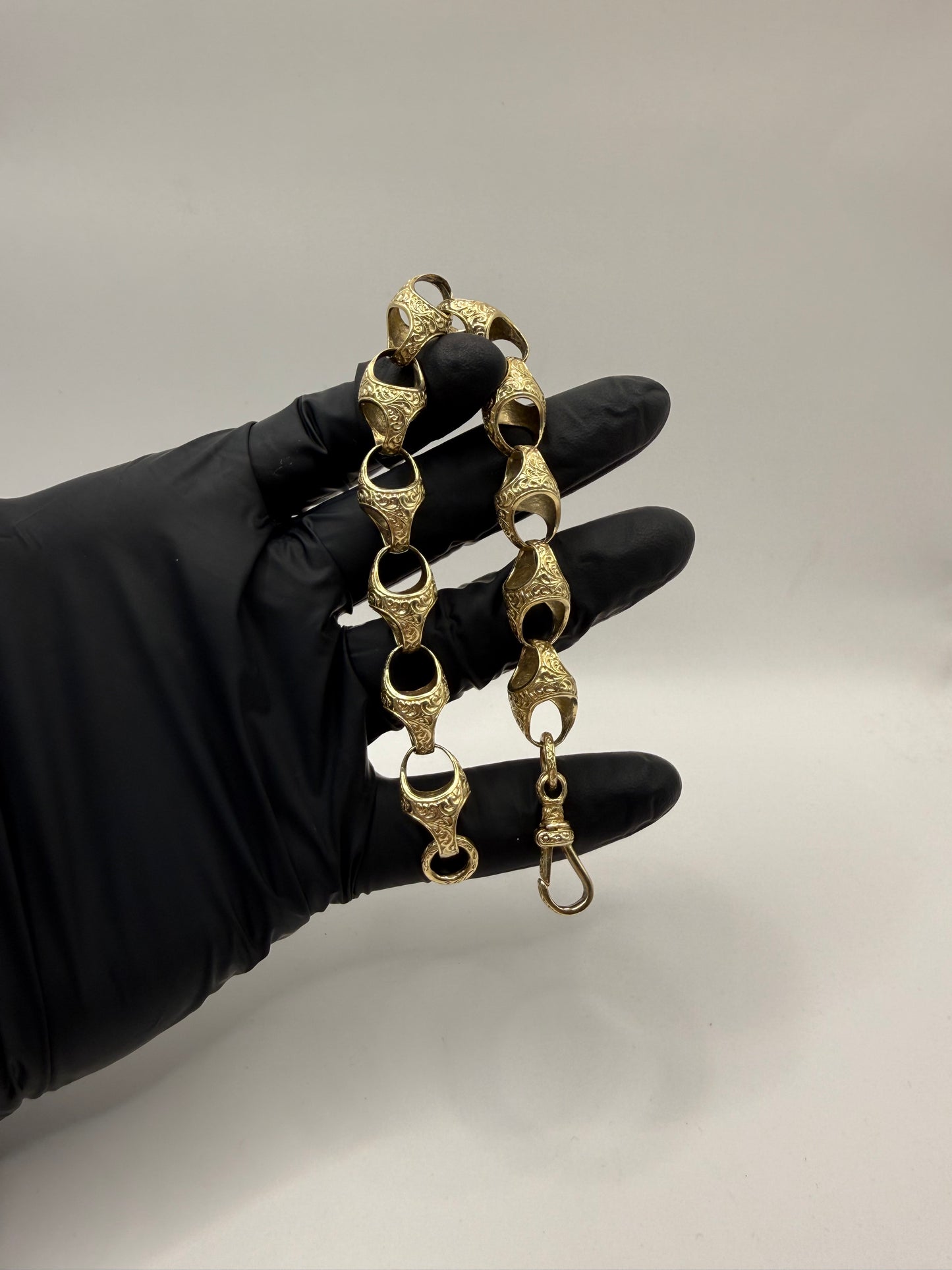 9ct Gold Acorn Bracelet 9.25" 12.5mm 33.67g