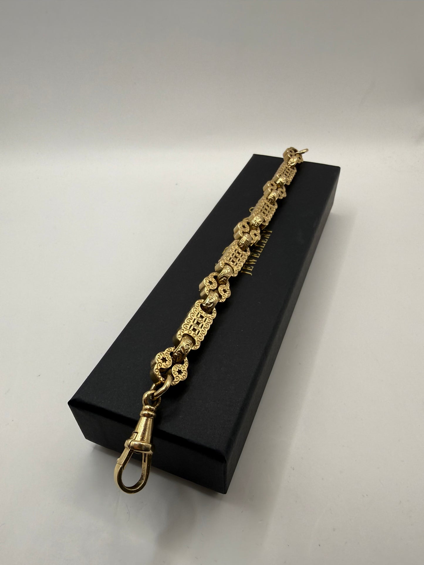 9ct Gold Stars & Bars Bracelet 9.4" 13/14mm 54.1g approx