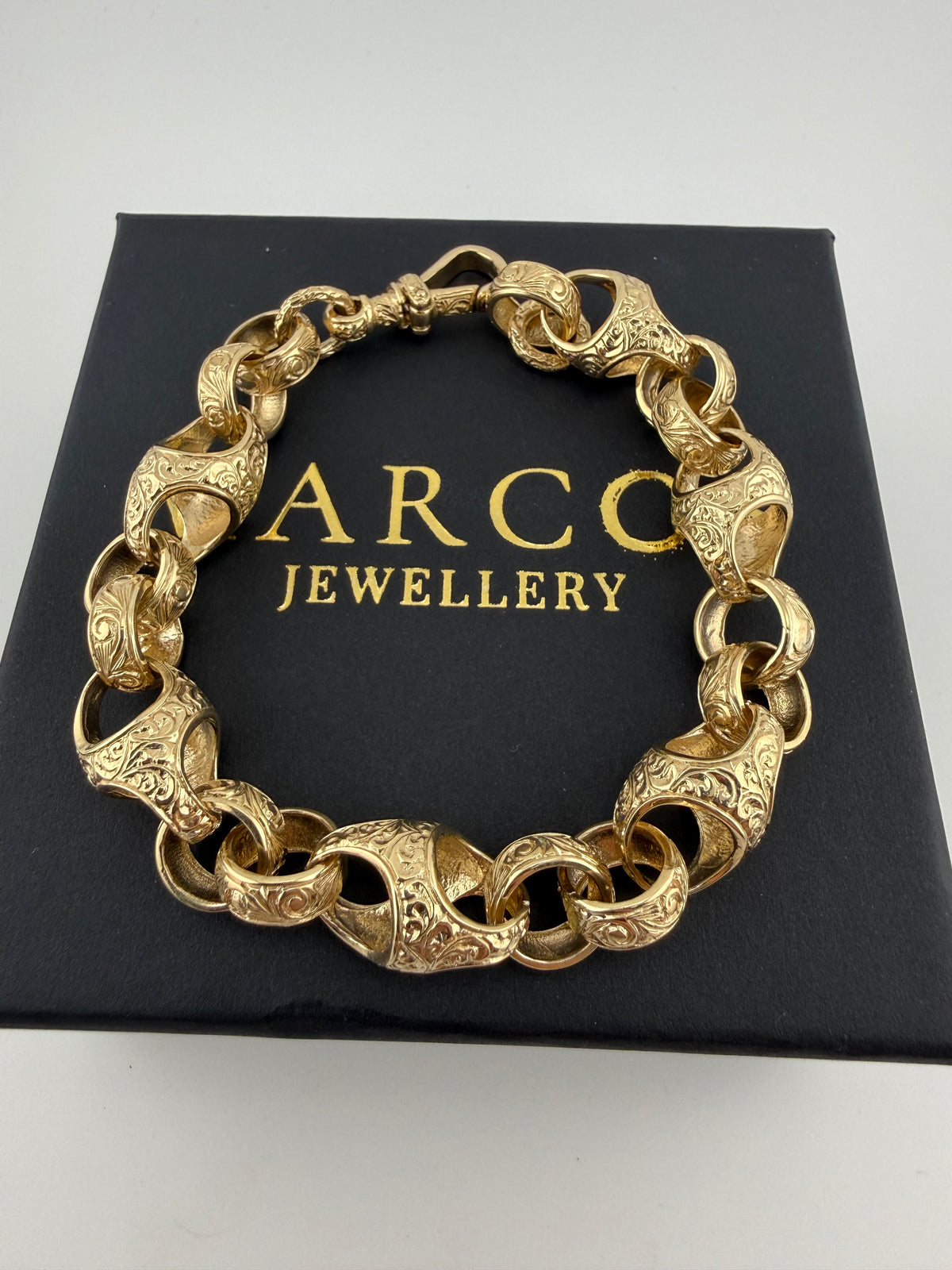 9ct Gold Acorn Belcher Bracelet 9.7" 13mm 40.8g