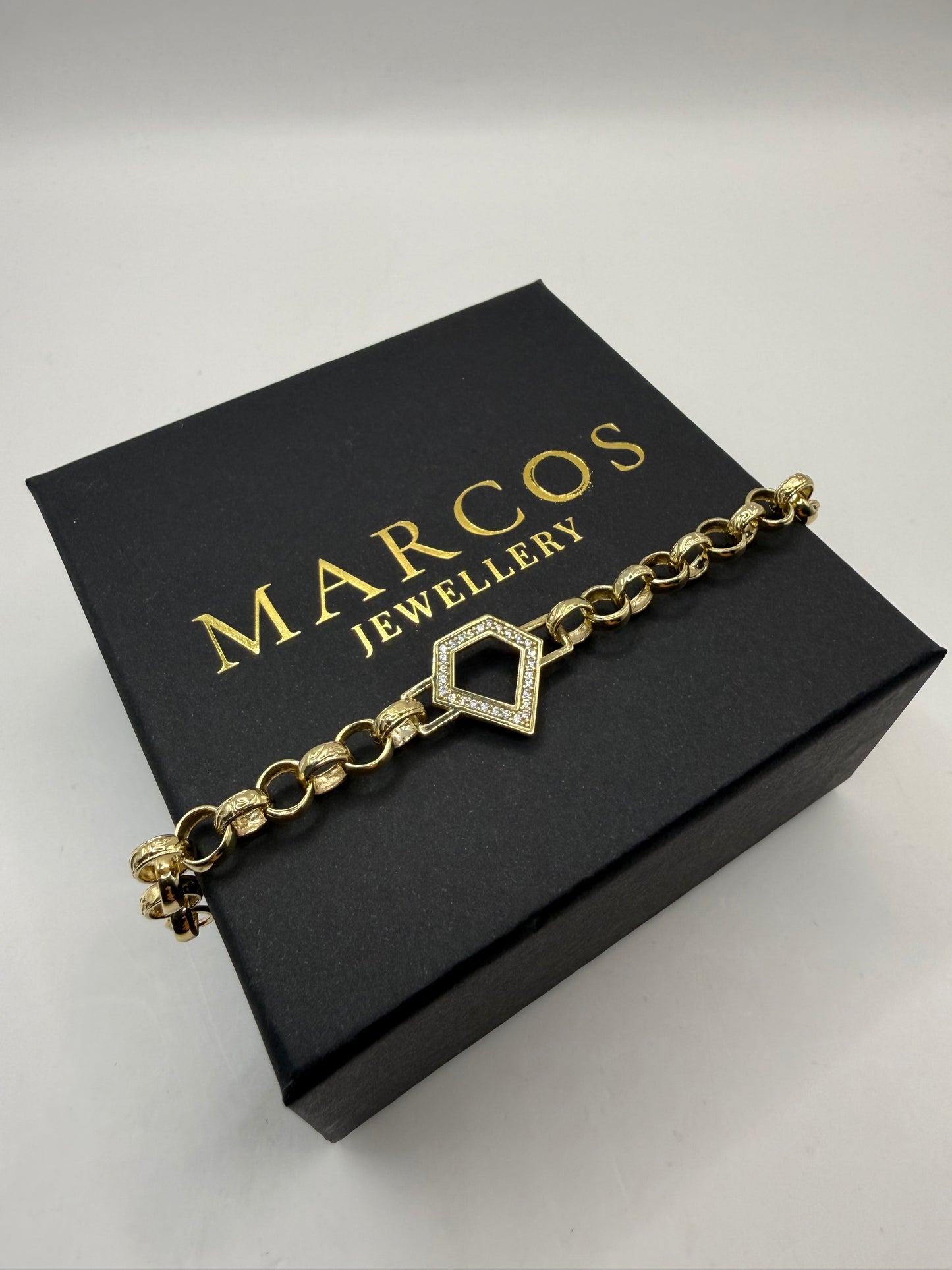 9ct Gold Baby Diamond Shape CZ belcher bracelet 6" 7mm 10.5g