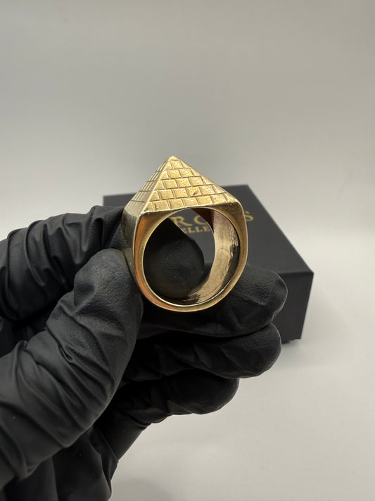 9ct Gold Pyramid Ring Size Z 29.1g