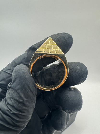 9ct Gold Pyramid Ring Size W-X 23.57g