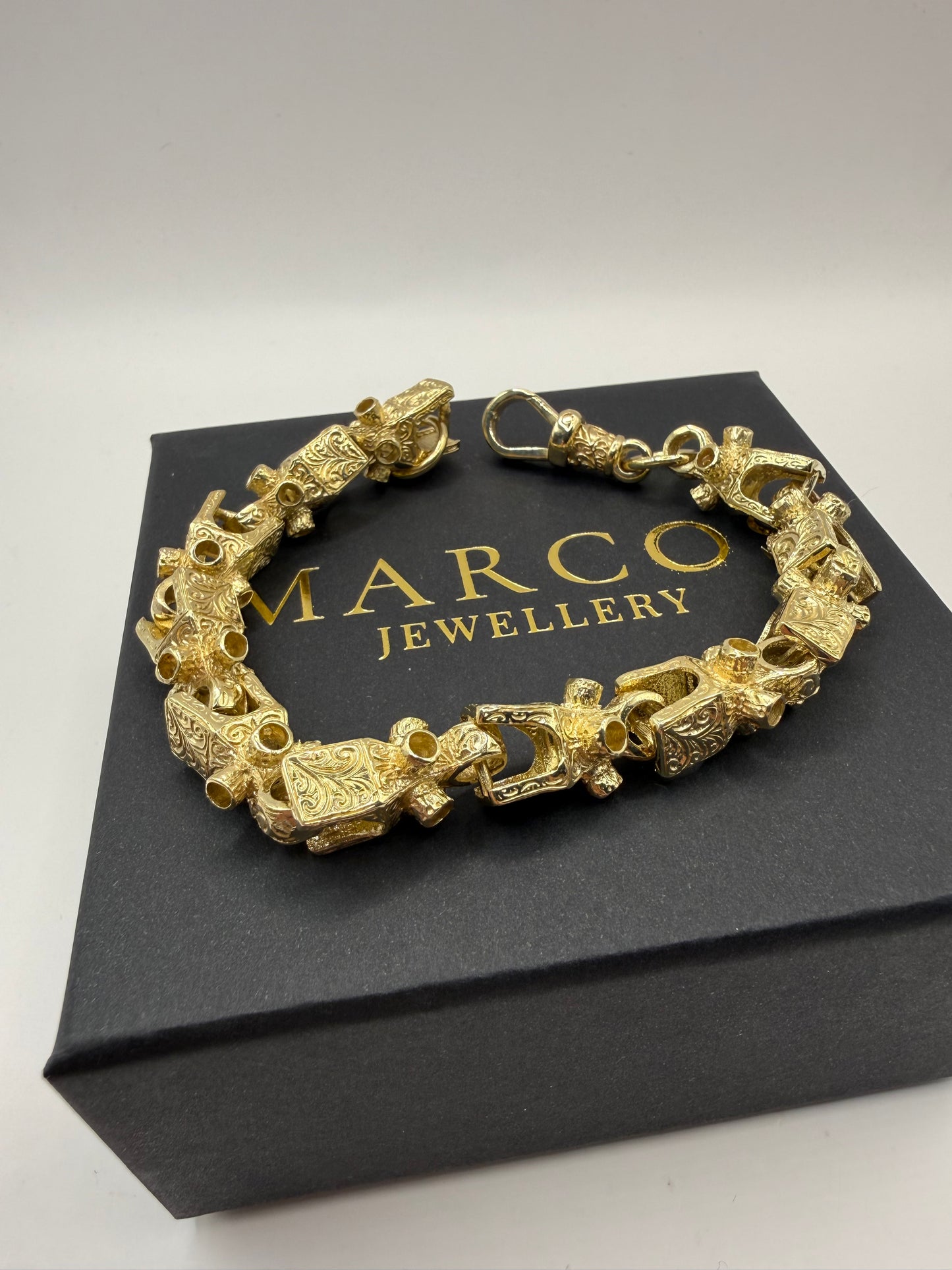 9ct Gold Lego Bracelet 9.5" 11mm 48g