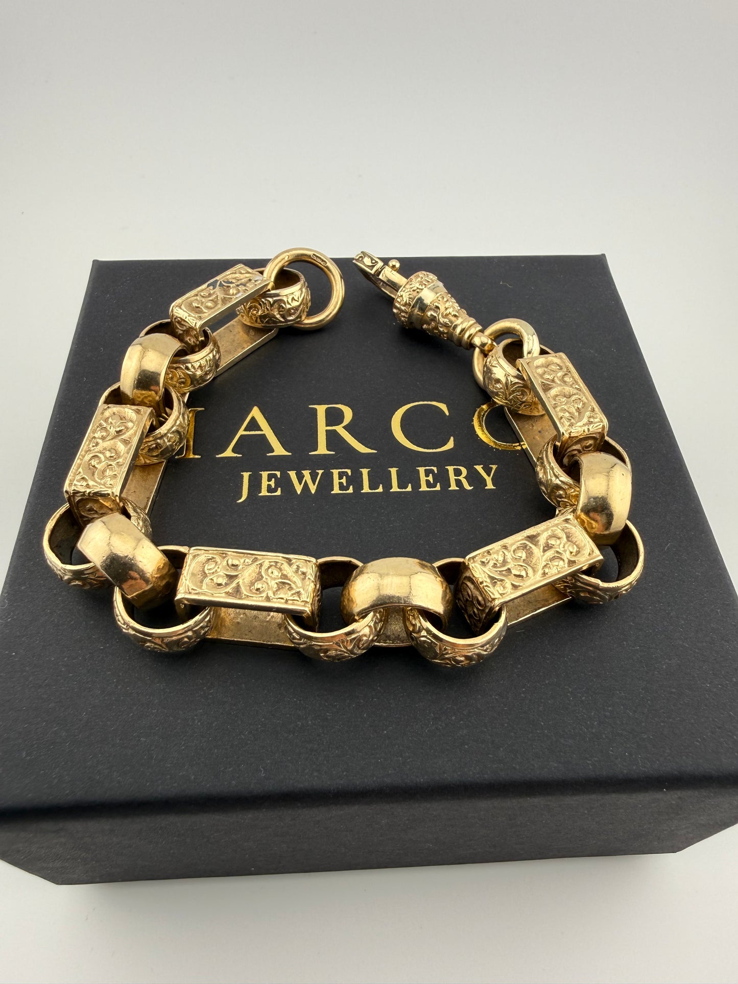 9ct Gold Gypsy Bracelet 8.75" 10/11mm 58.63g