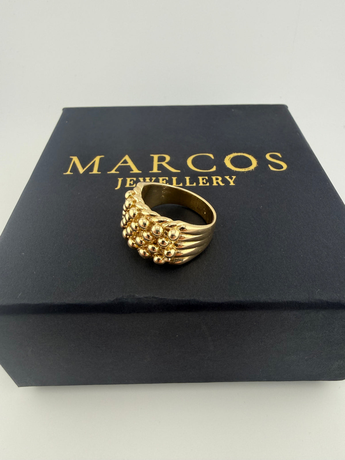 9ct Gold Keeper Ring Size T 14.1g