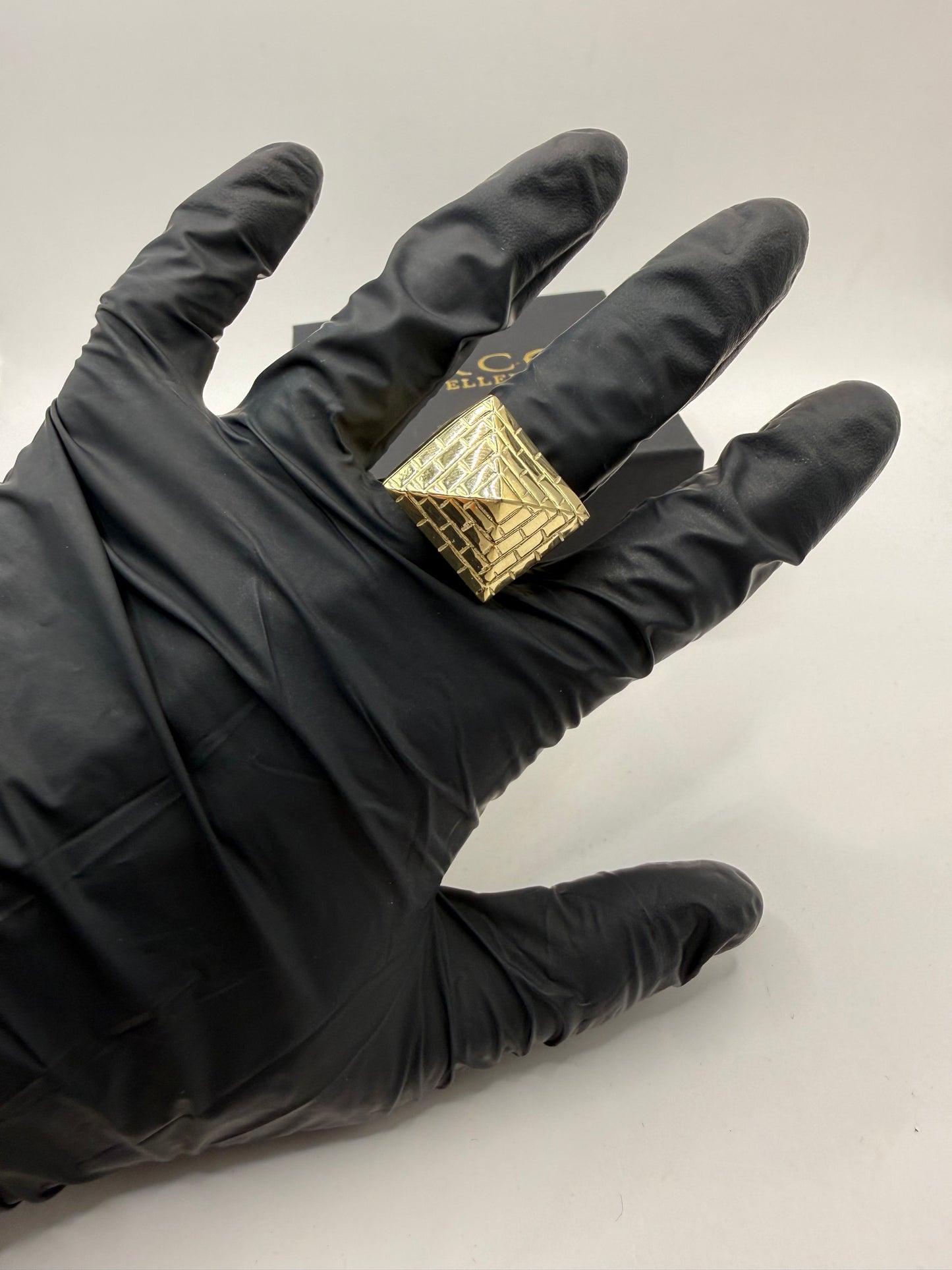 9ct Gold Pyramid Ring Size W 23.93g