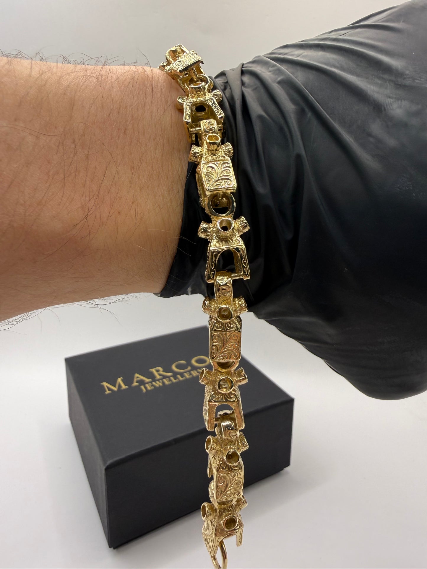 9ct Gold Lego Bracelet 9.5" 11mm 48g