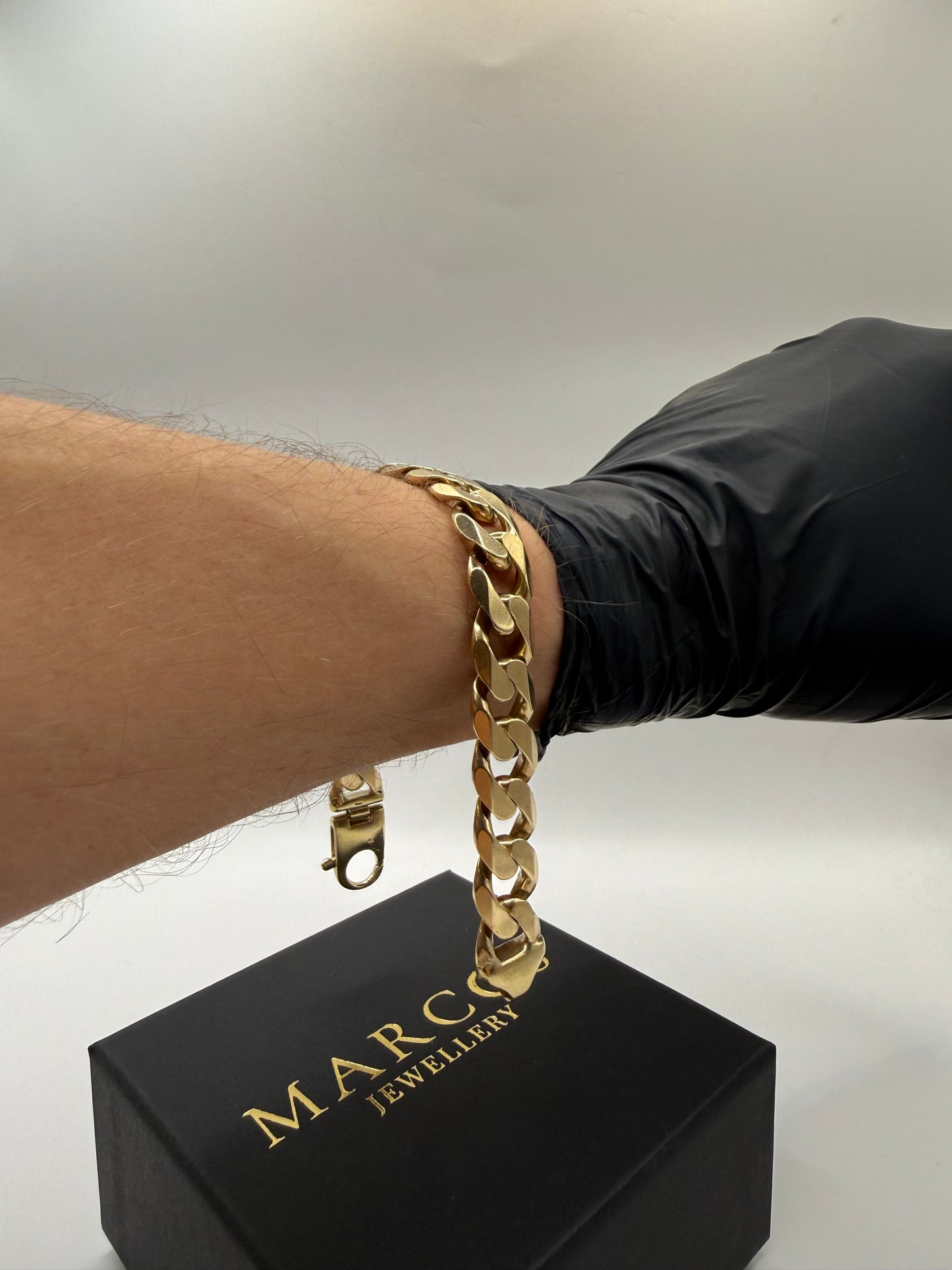 9ct Gold Curb Bracelet 9" 13.5mm 56g