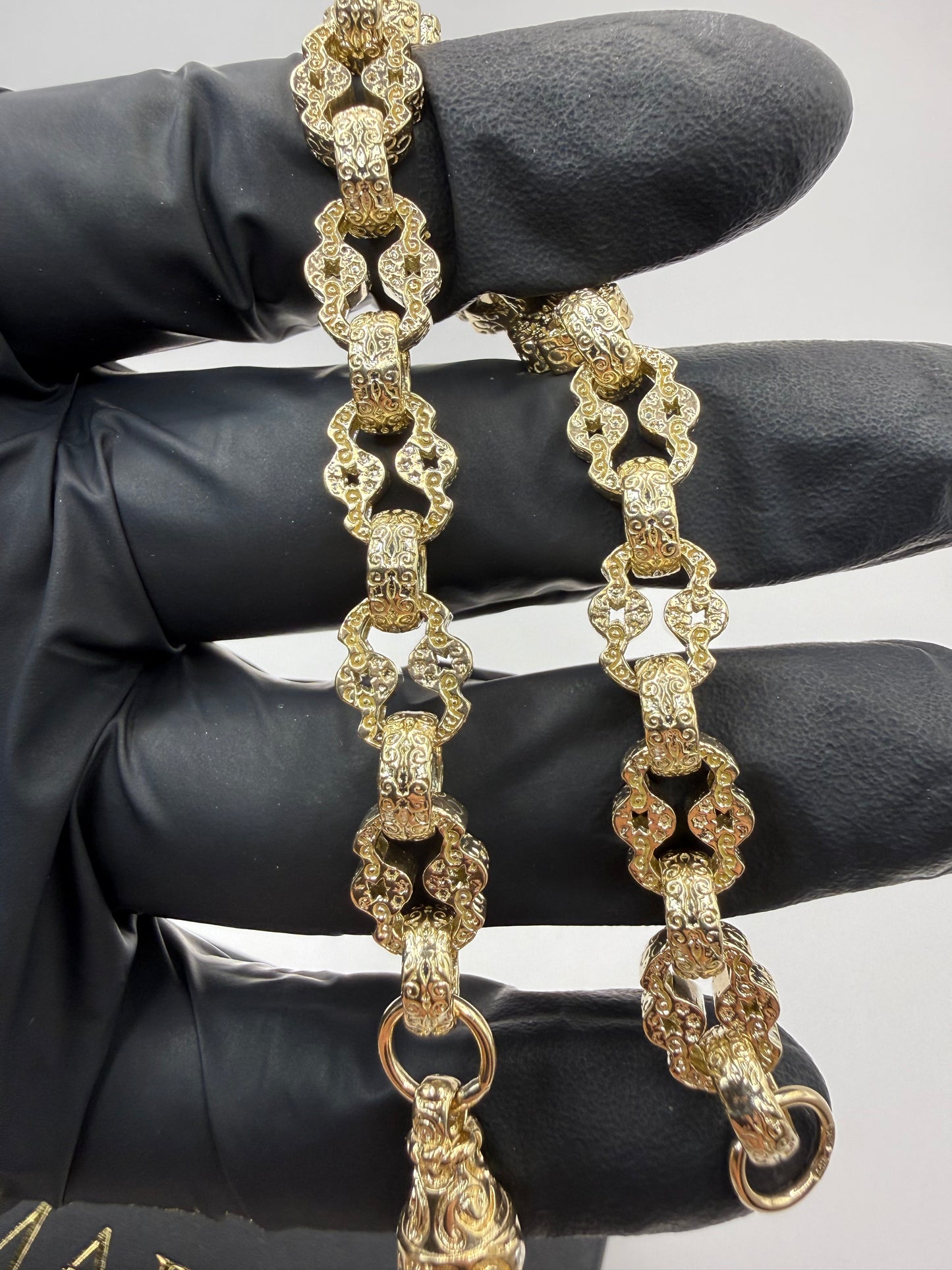 9ct Gold Stars & Belcher Bracelet 8.75" 9mm 26.96g