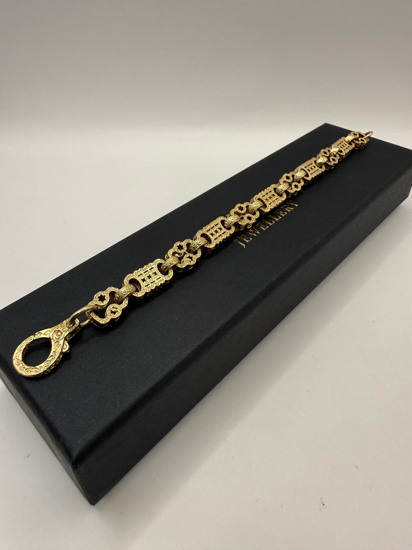 9ct Gold Stars & Bars Bracelet 8.25" 10mm 27.3g