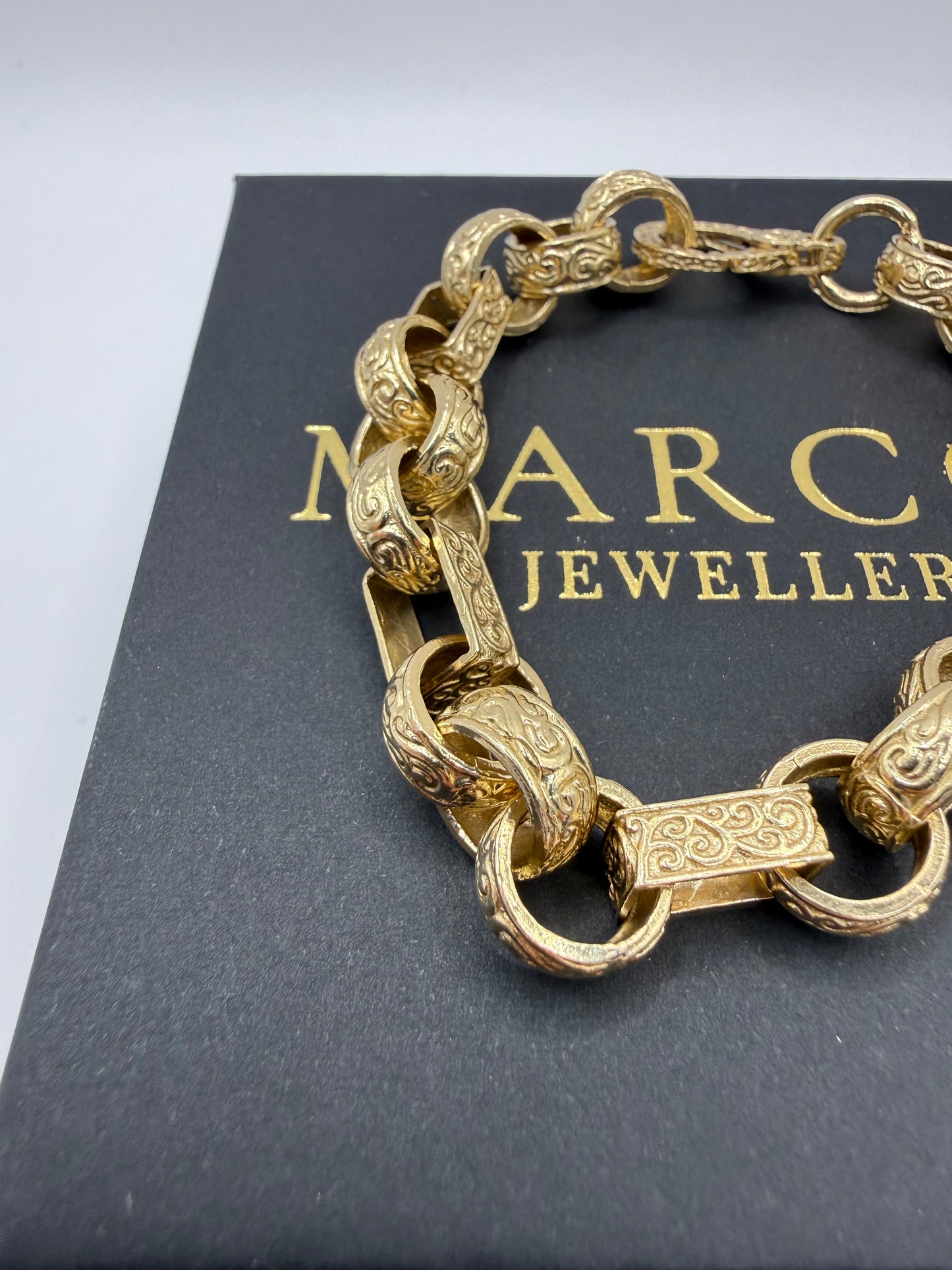 9ct Gold Gypsy Link Bracelet 8" 11mm 29.67g