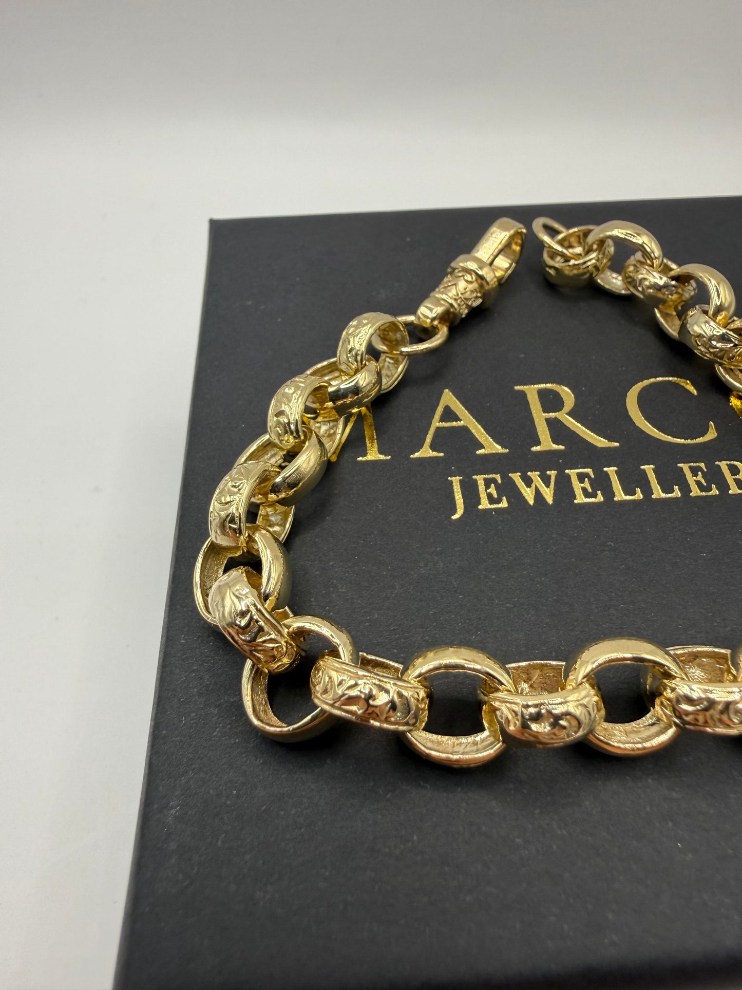 9ct Gold Belcher Bracelet 9.6" 10-11mm 29.1g