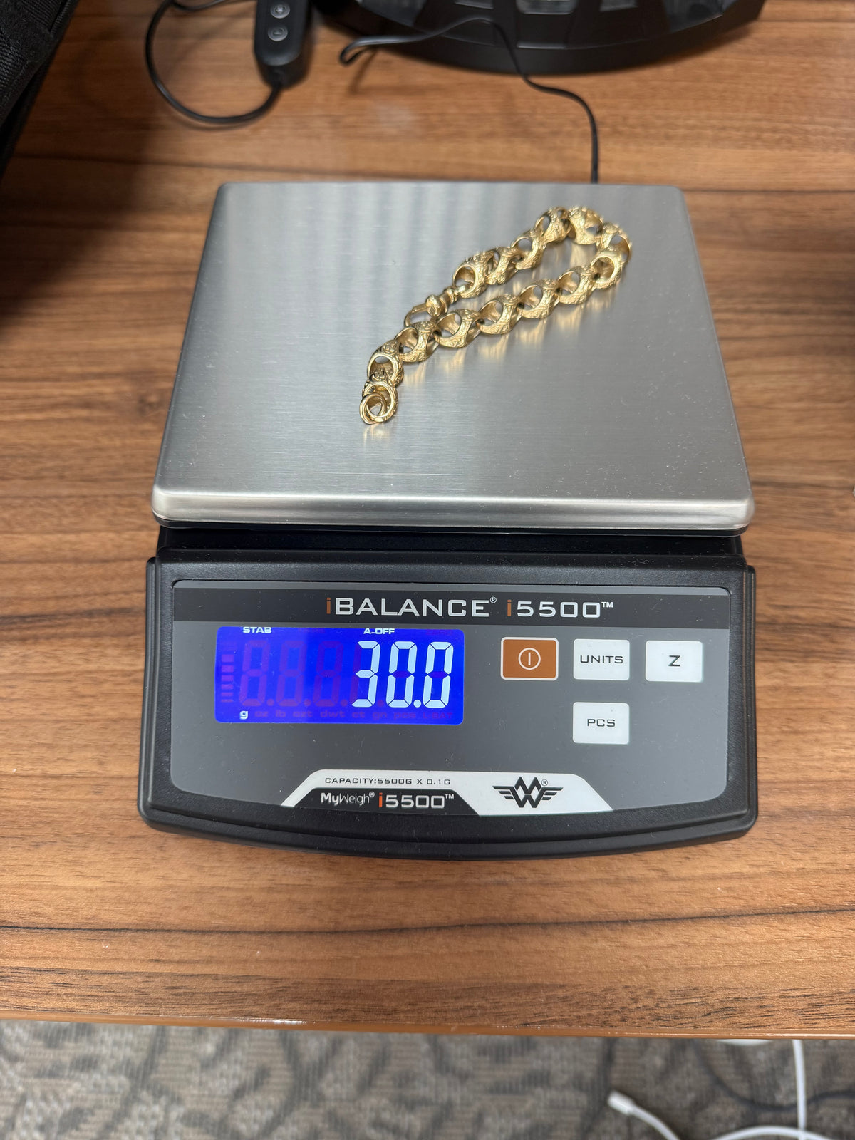 9ct Gold Acorn Bracelet 9" 10mm 30g