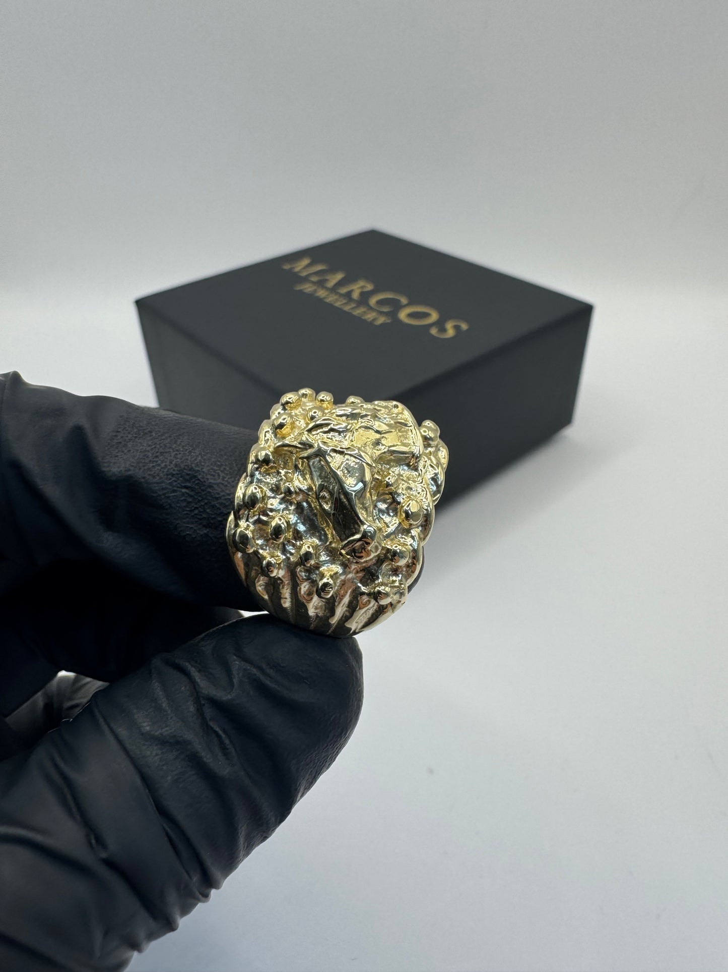 9ct Gold Keeper X Horse Face Ring Size Y 16g