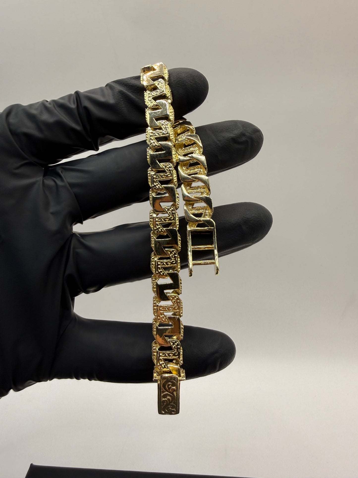 9ct Gold Mariner Link Bracelet 8.5" 10mm 28.61g