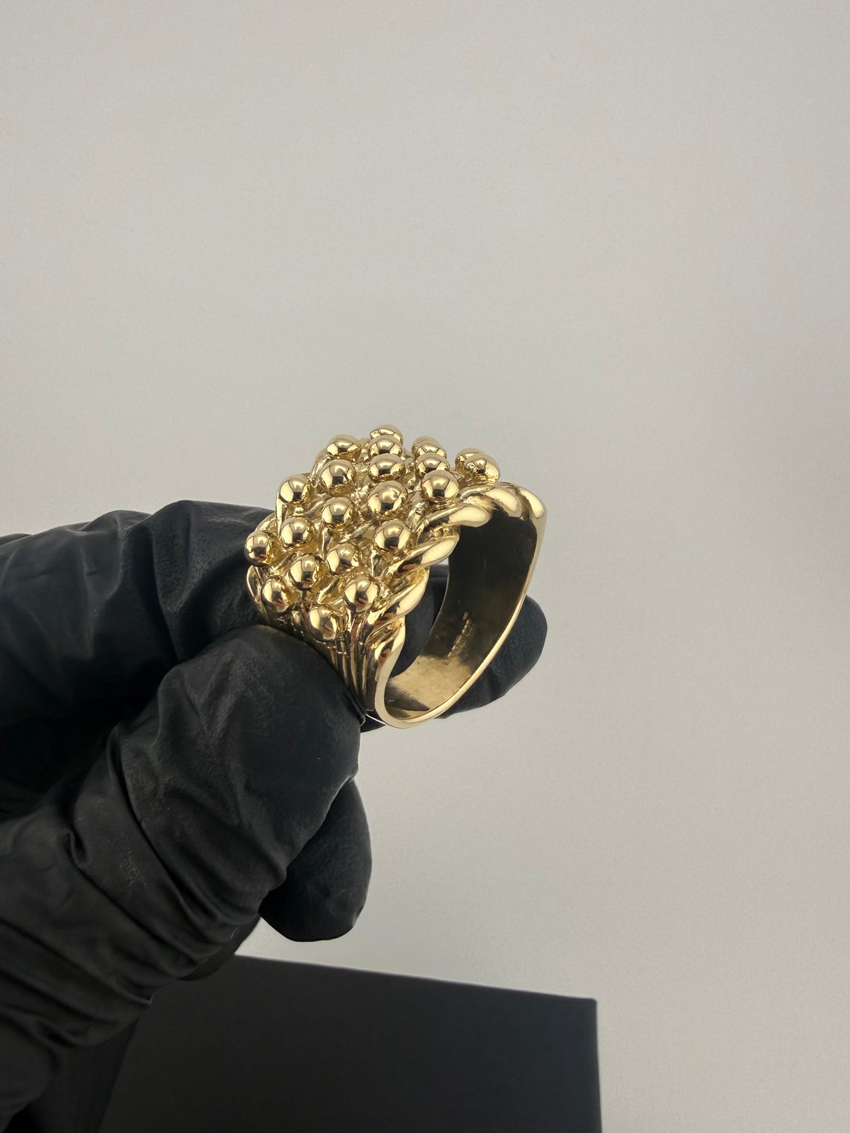 9ct Gold Keeper Ring Size Z1+5 27.3g