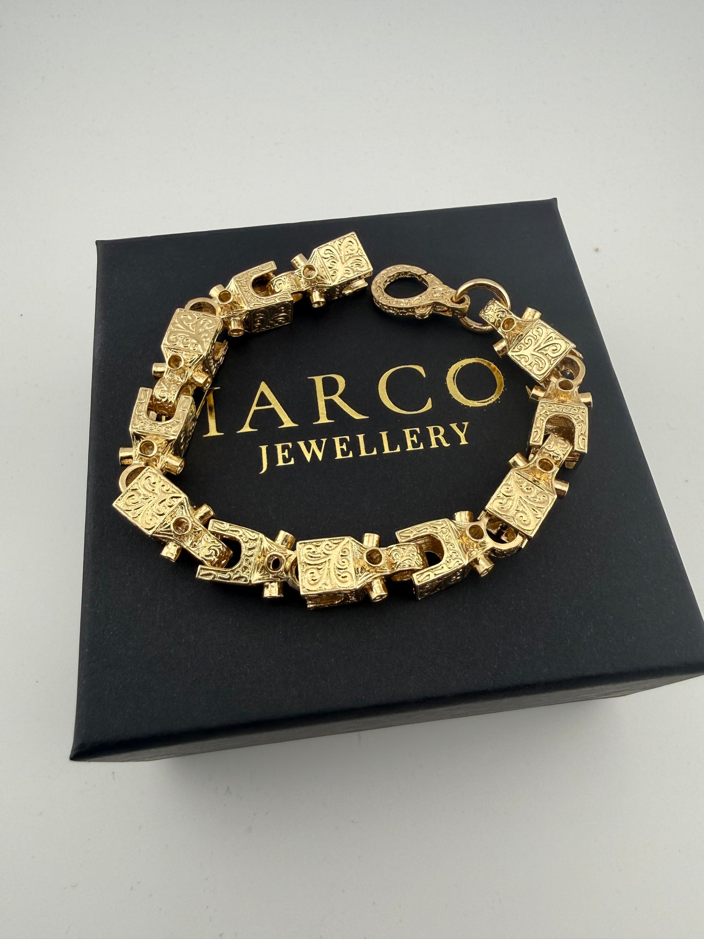 9ct Gold Lego Bracelet 8.45" 11mm 42g