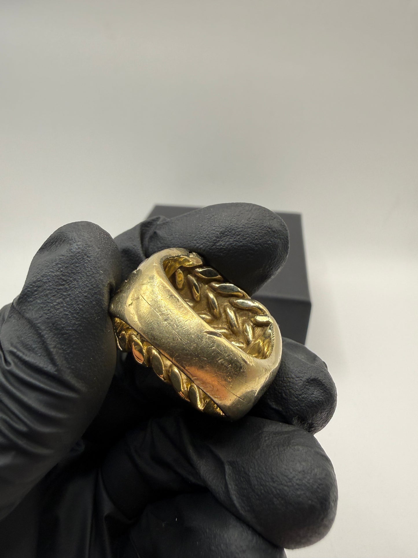 9ct Gold Keeper Ring Size Z 38.33g