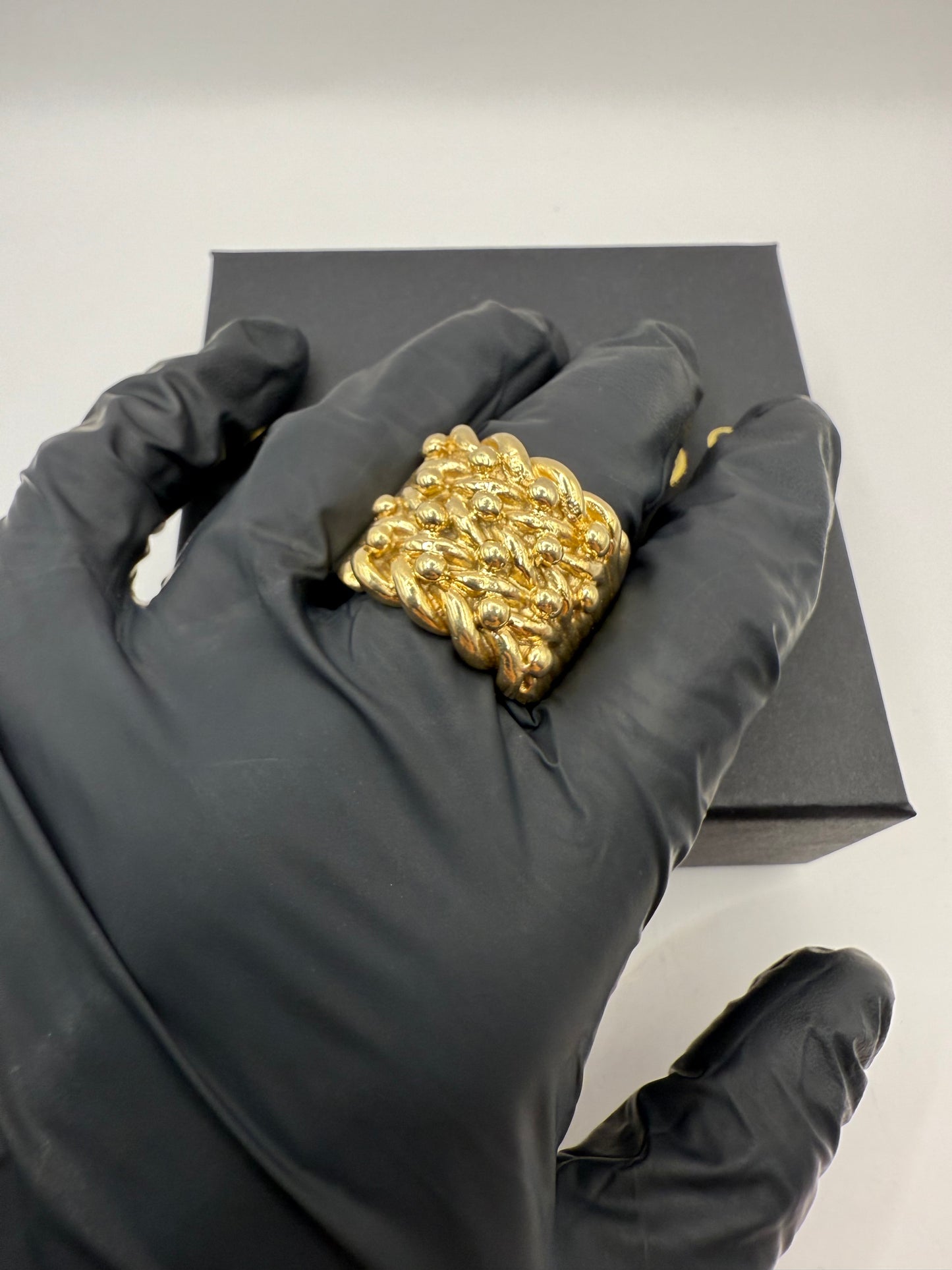 9ct Gold Keeper Ring Size Z1 31.17g