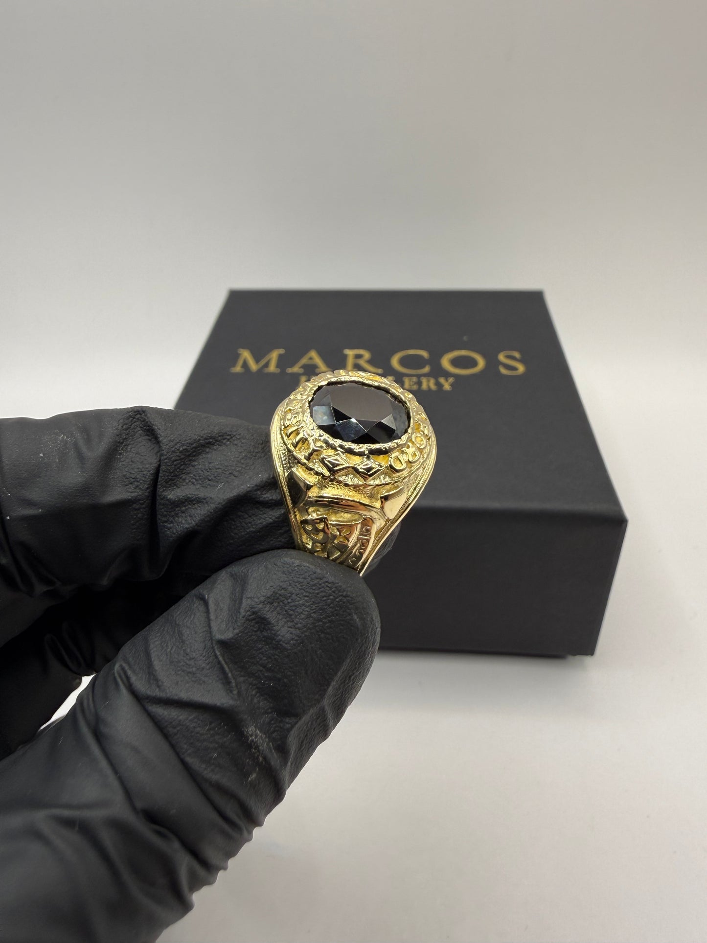 9ct Gold Red College Ring Size X 12.6g