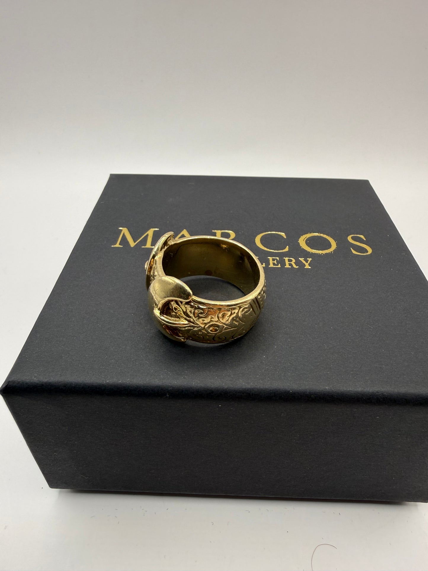 9ct Gold Buckle Ring Size Y 22.56g