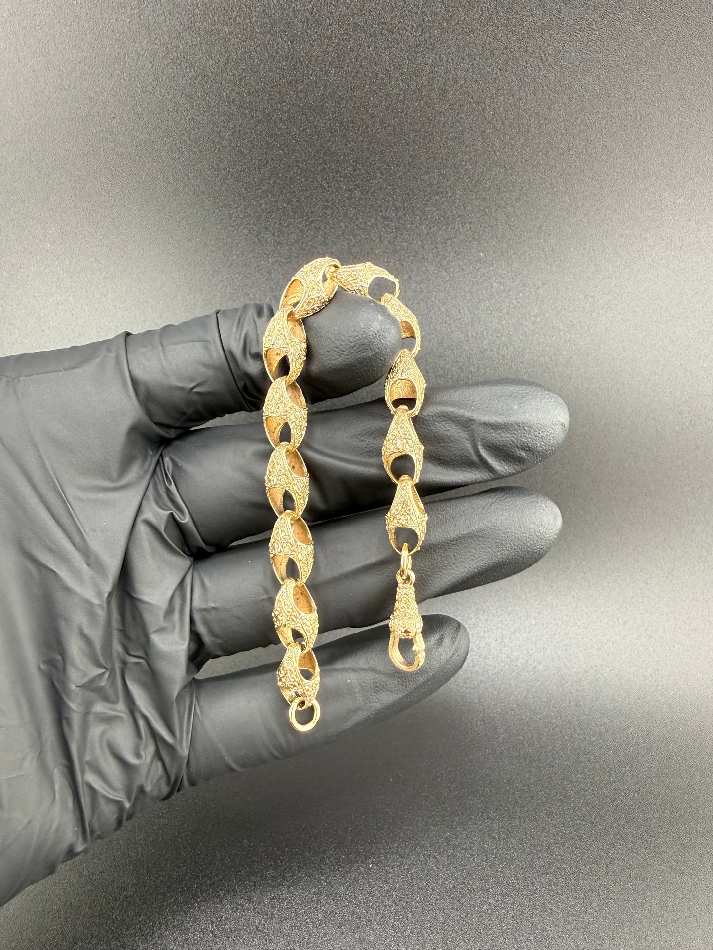 9ct Gold Acorn Bracelet 7" 8mm 12.49g