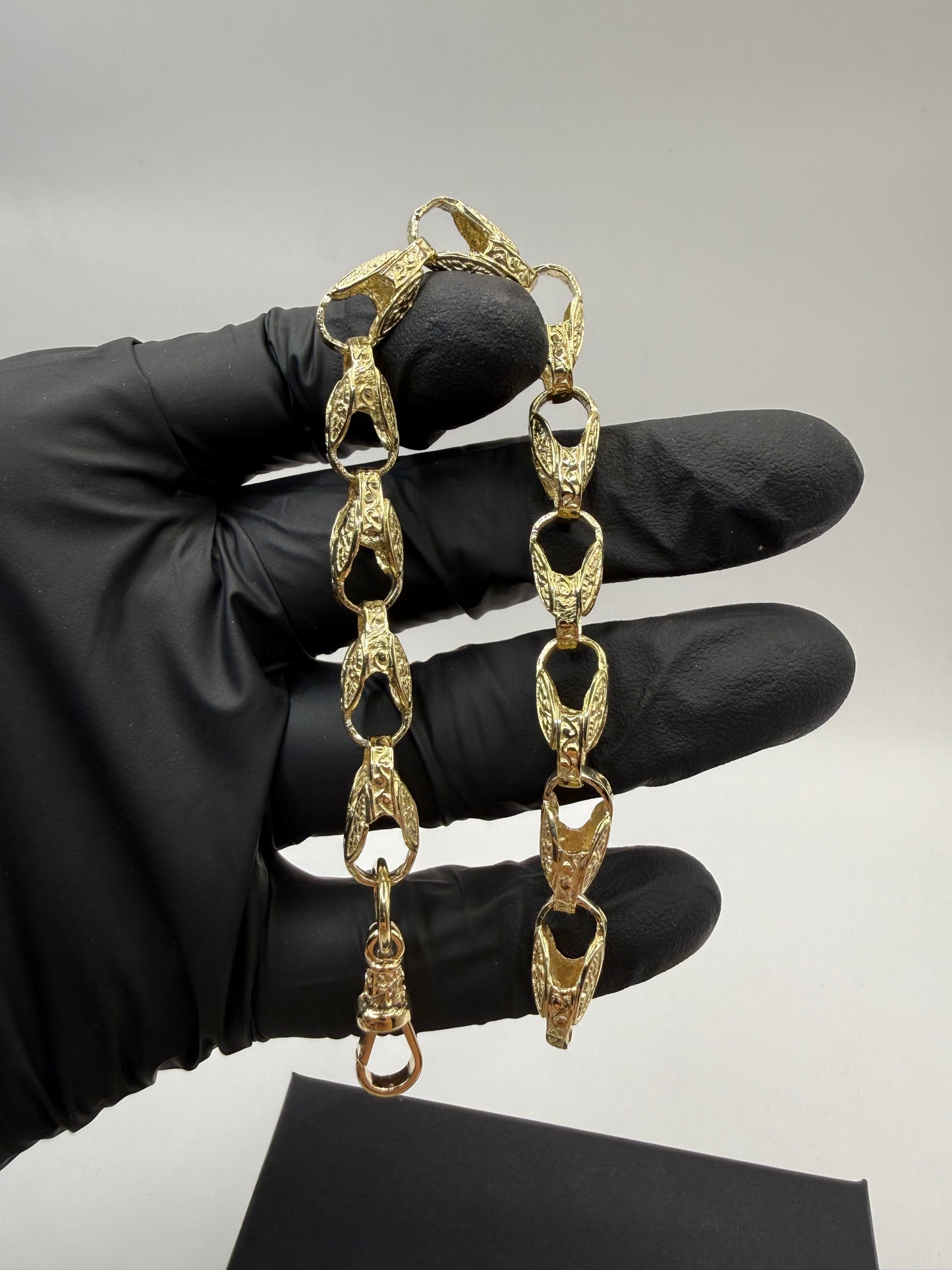 9ct Gold Tulip Bracelet 8.2" 8mm 19g