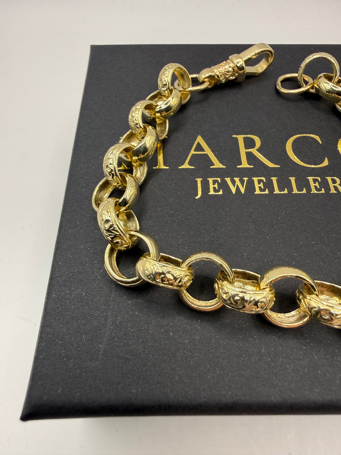 9ct Gold Belcher Bracelet 9.65" 11mm 28.67g