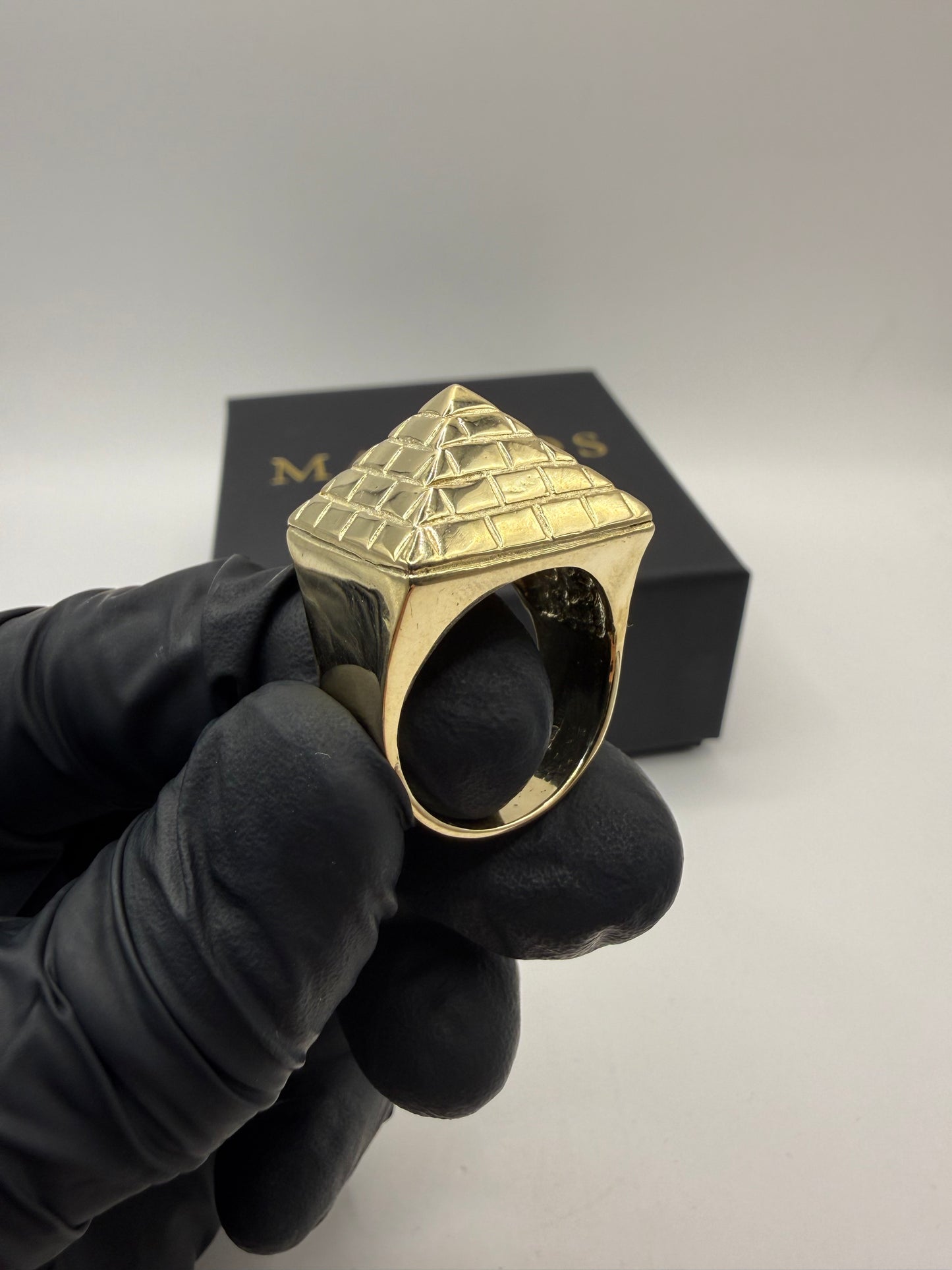 9ct Gold Pyramid Ring Size W 23.93g