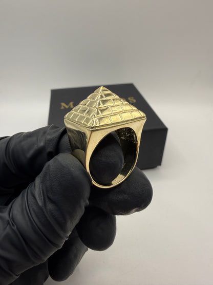 9ct Gold Pyramid Ring Size W 23.93g