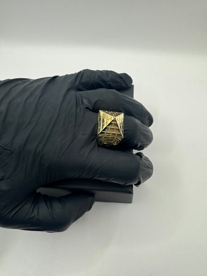 9ct Gold Pyramid Ring Size W-X 23.57g